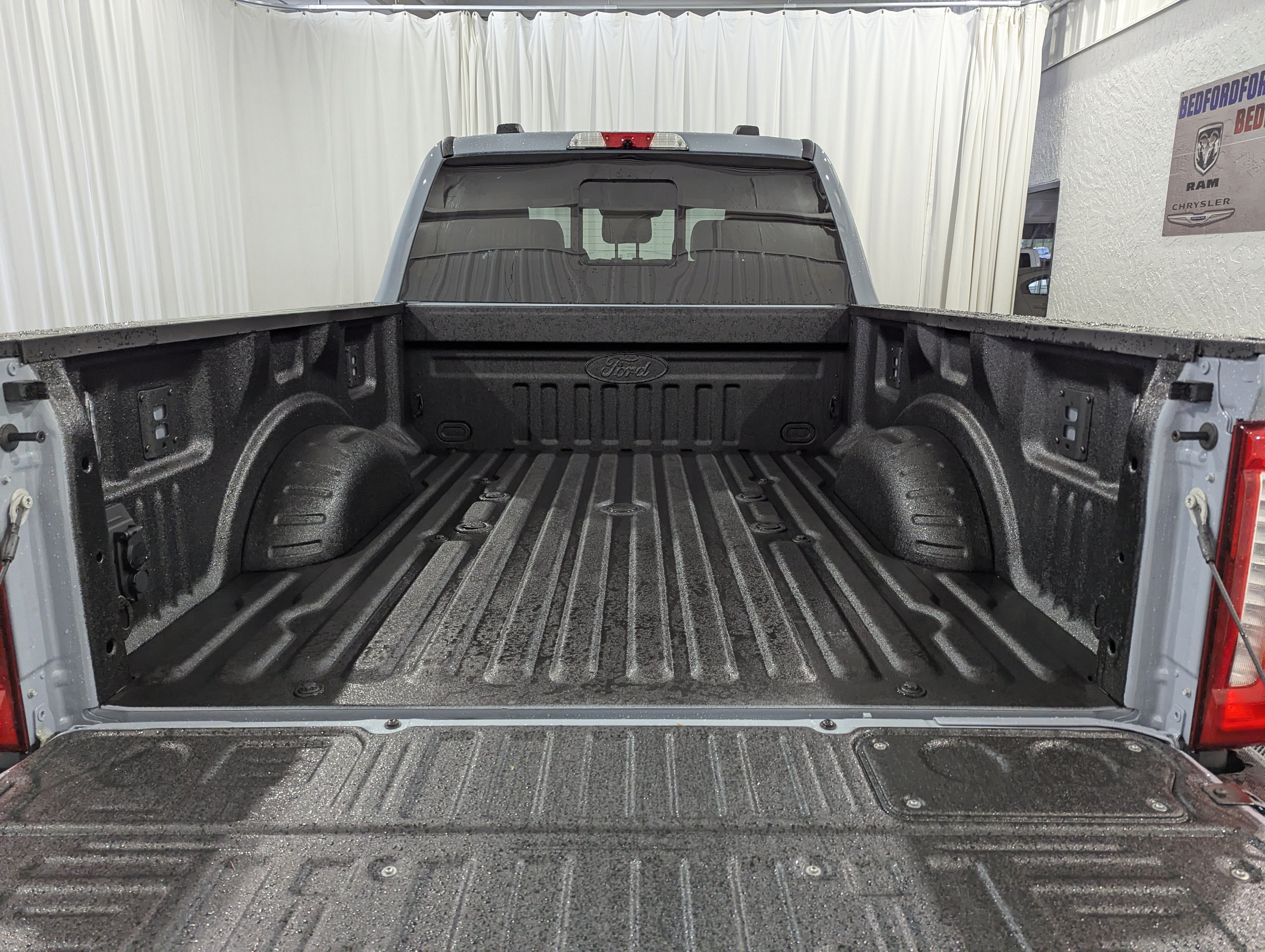 2027 Ford Super Duty F-350 SRW LARIAT