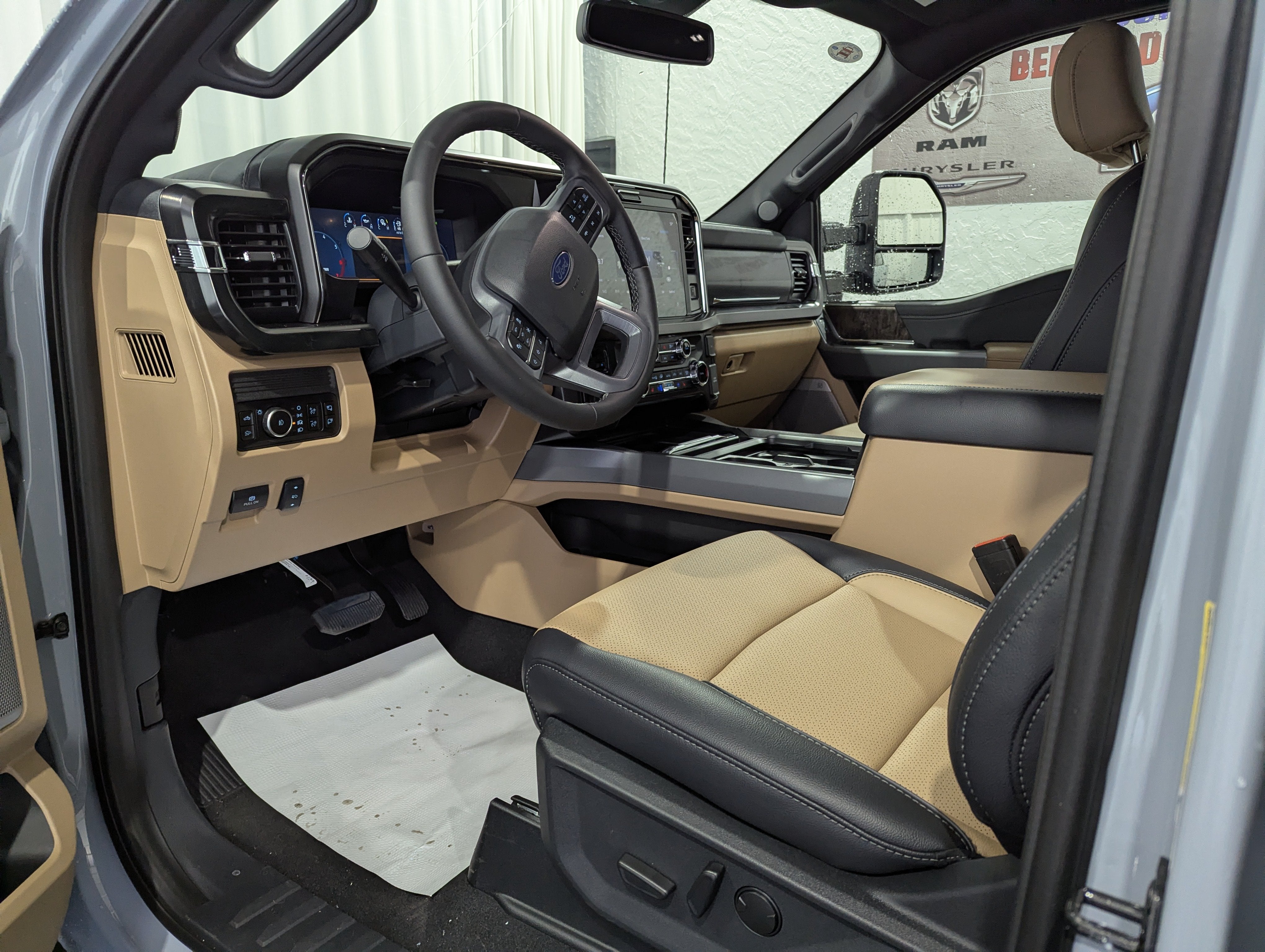 2027 Ford Super Duty F-350 SRW LARIAT