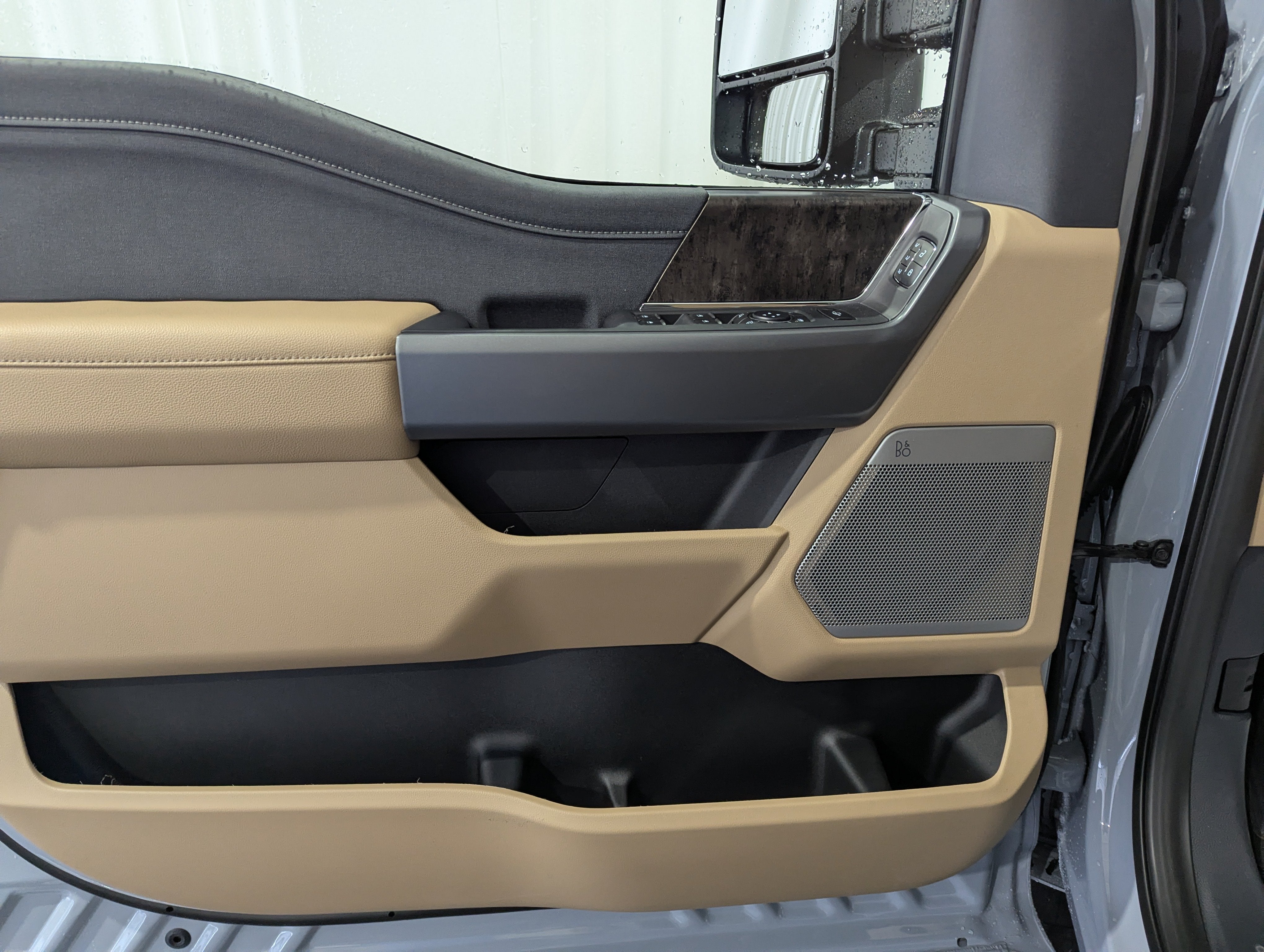 2027 Ford Super Duty F-350 SRW LARIAT
