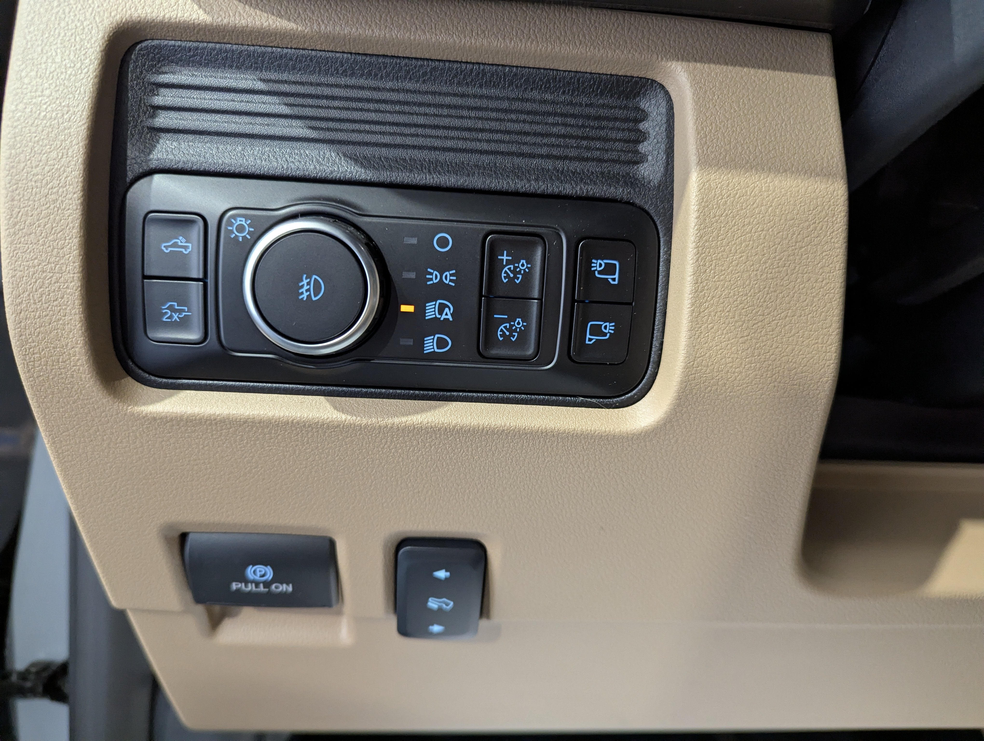 2027 Ford Super Duty F-350 SRW LARIAT