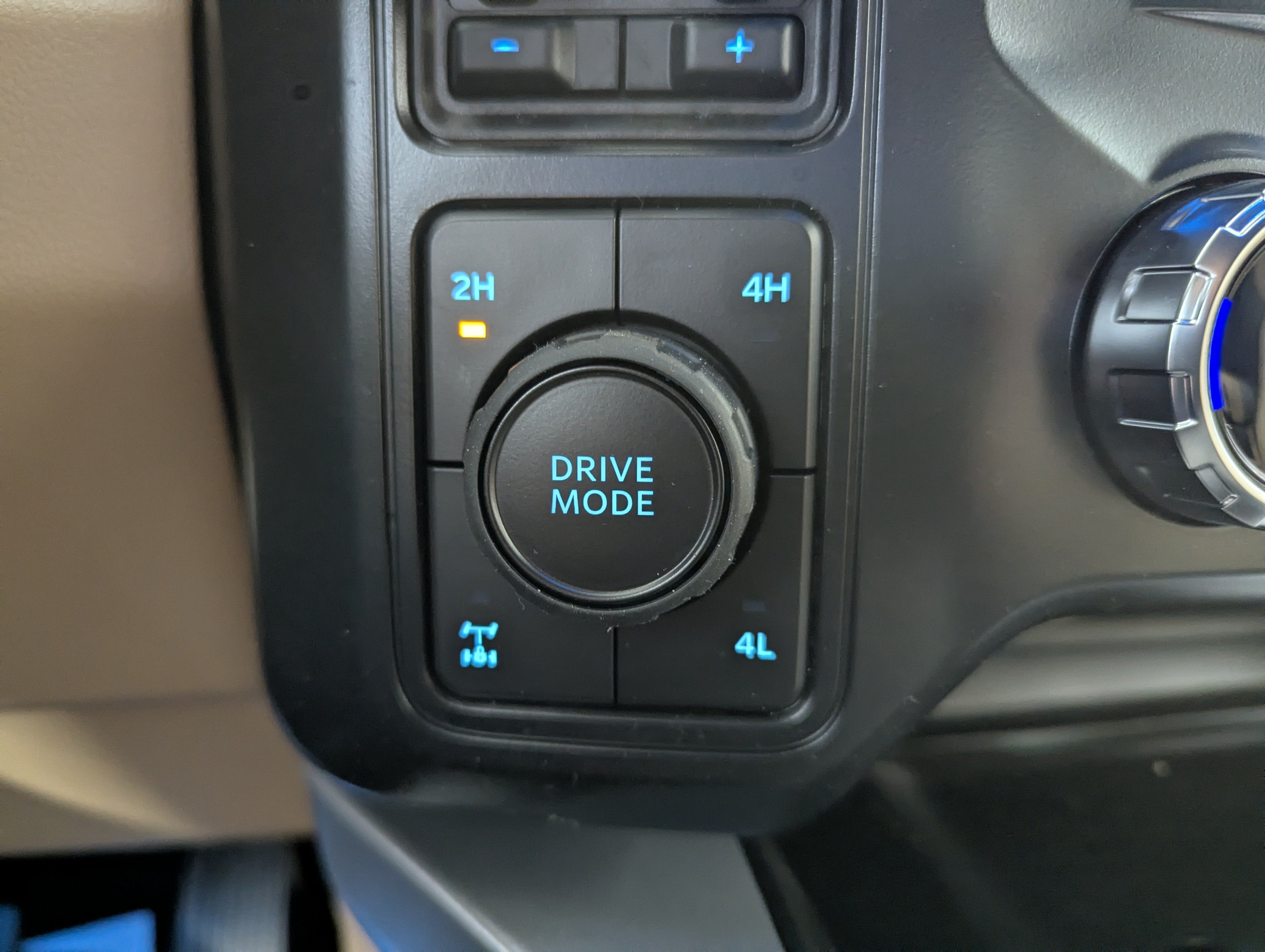 2027 Ford Super Duty F-350 SRW LARIAT