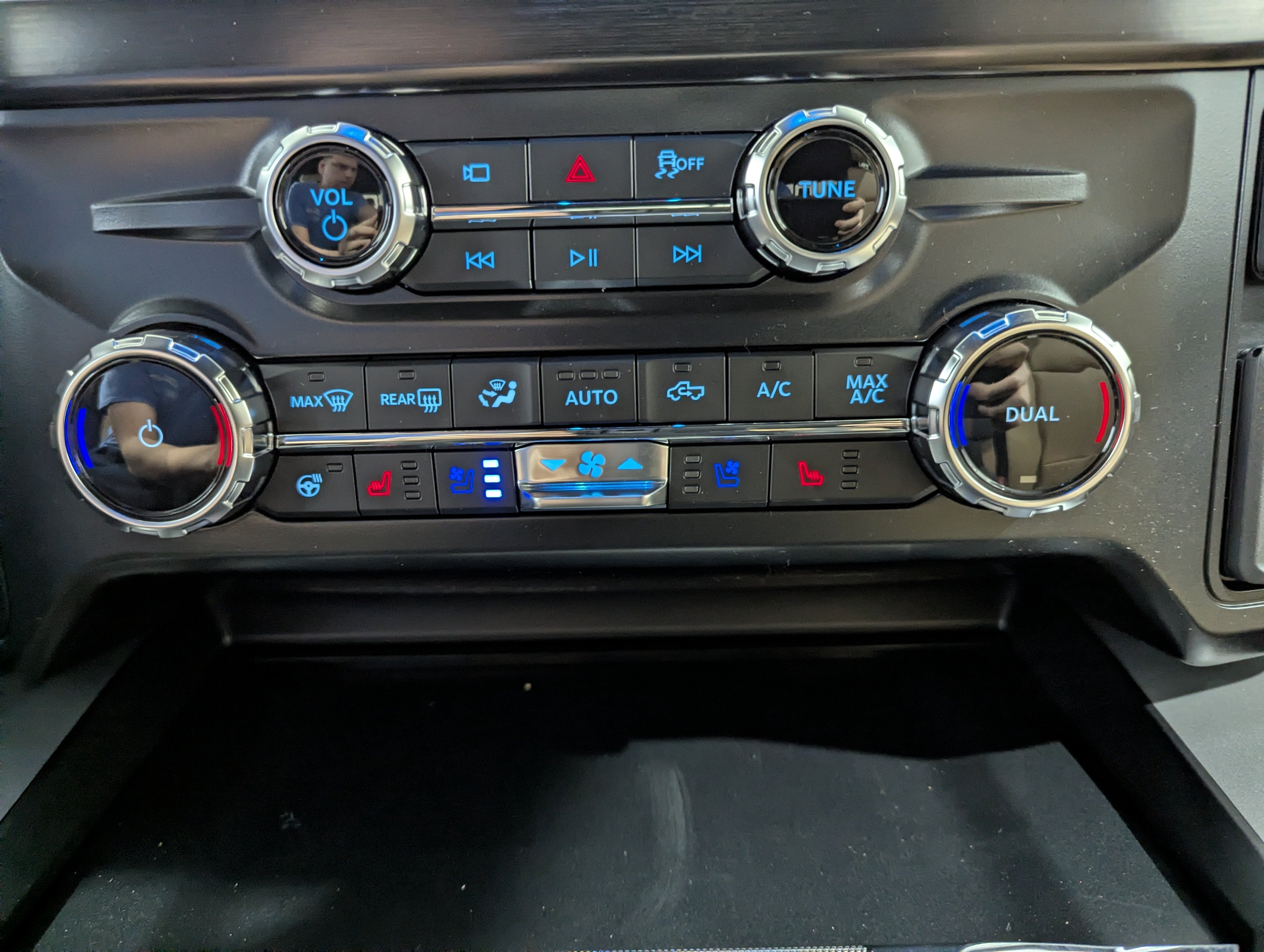 2027 Ford Super Duty F-350 SRW LARIAT