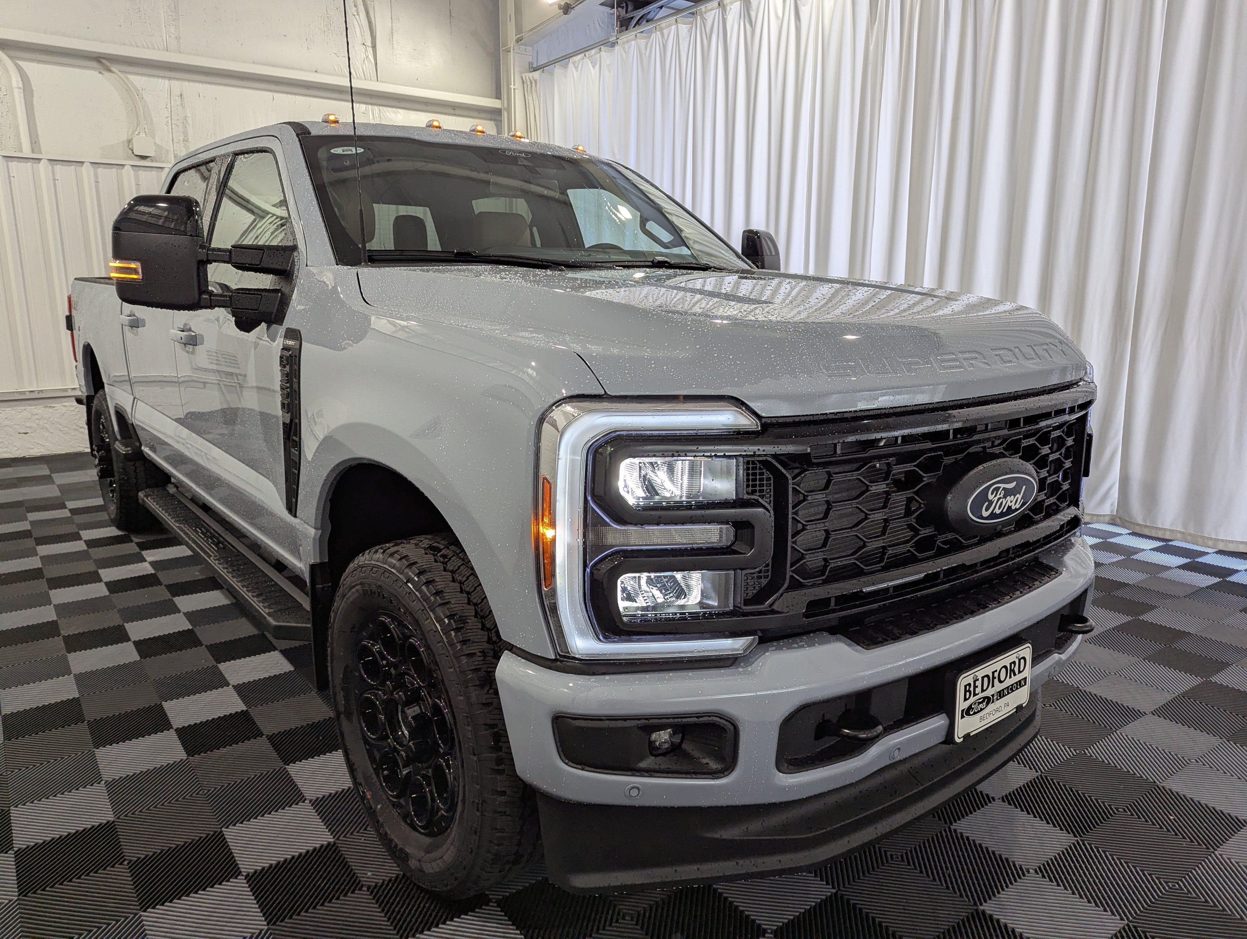 2027 Ford Super Duty F-350 SRW LARIAT