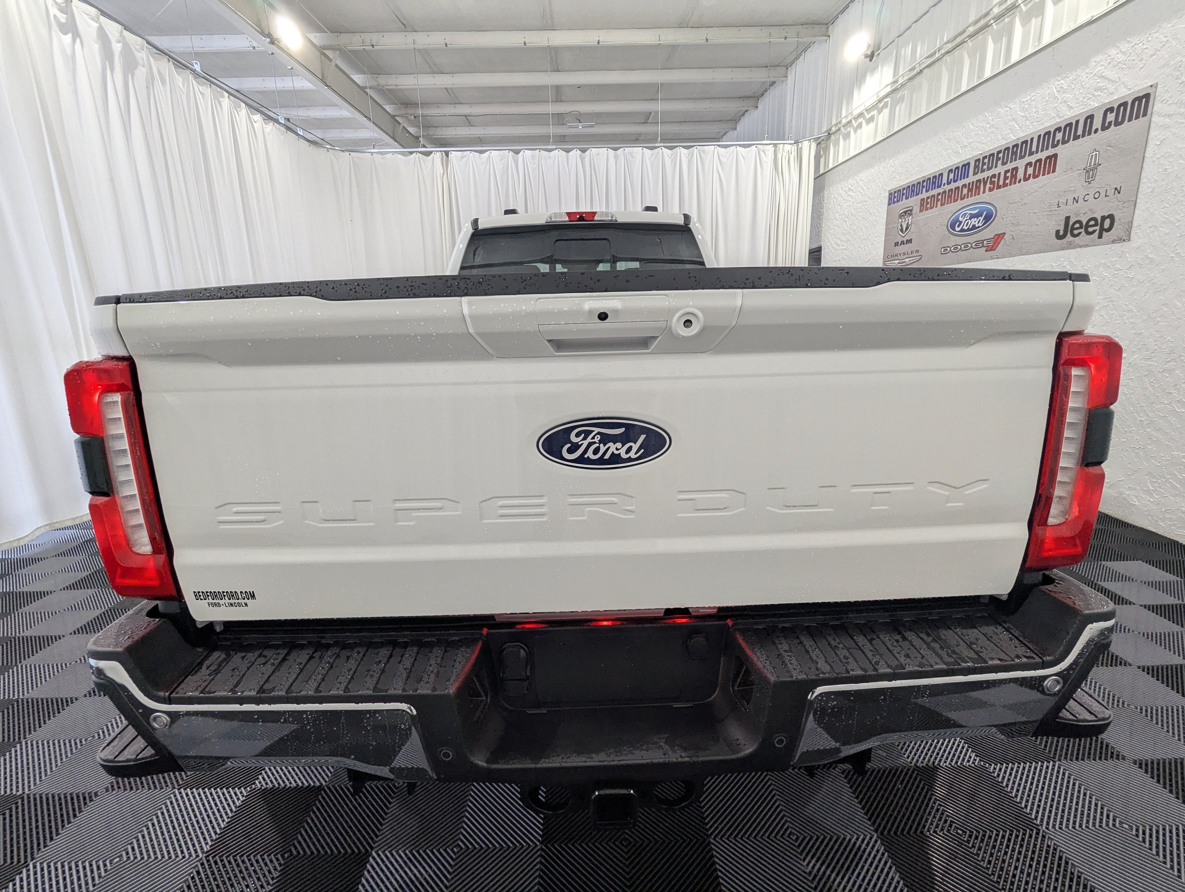 2027 Ford Super Duty F-350 DRW Lariat