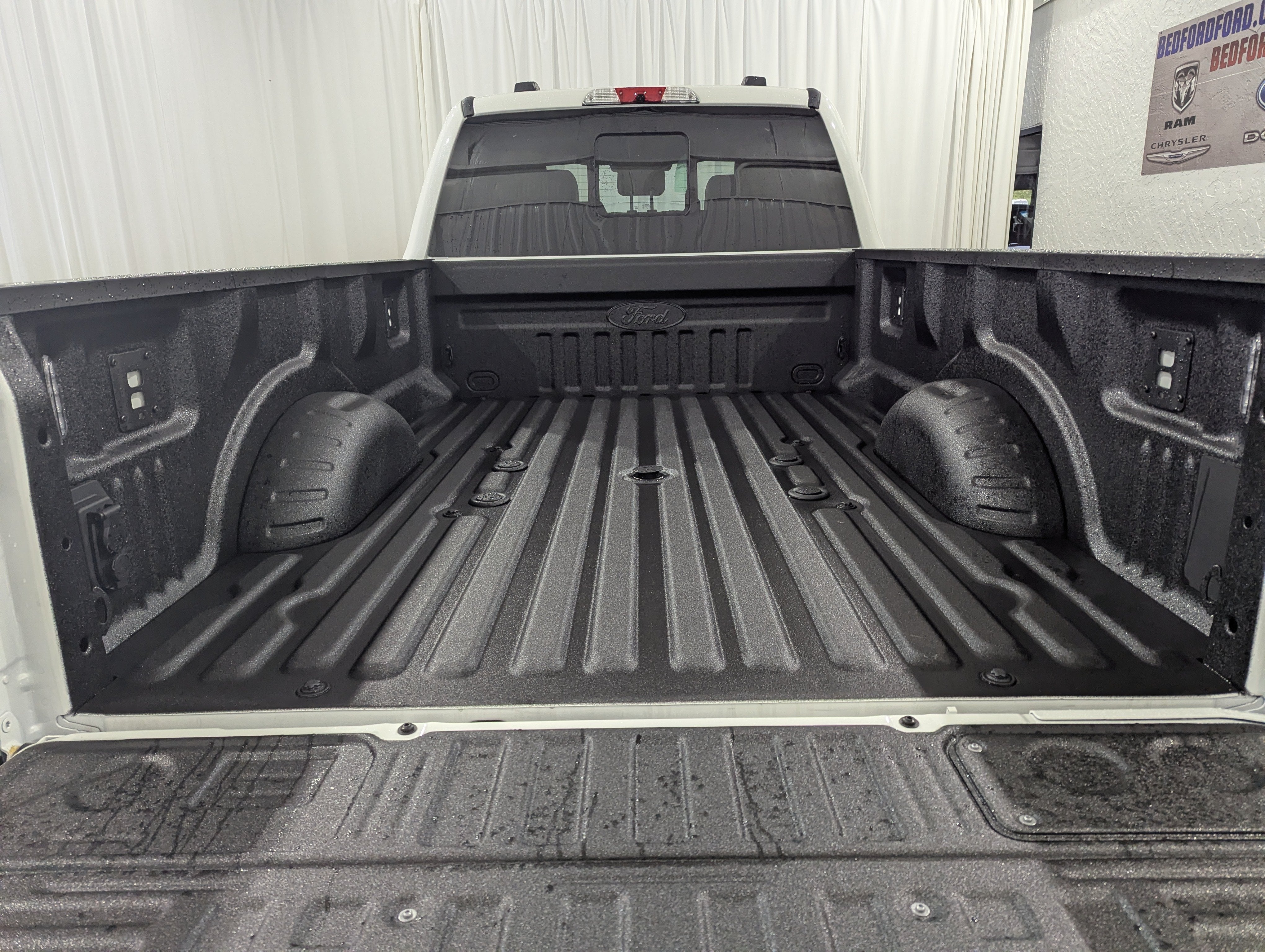 2027 Ford Super Duty F-350 DRW Lariat