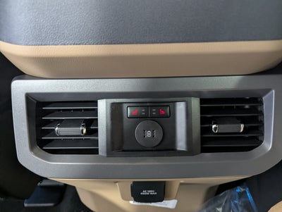 2027 Ford Super Duty F-350 DRW Lariat