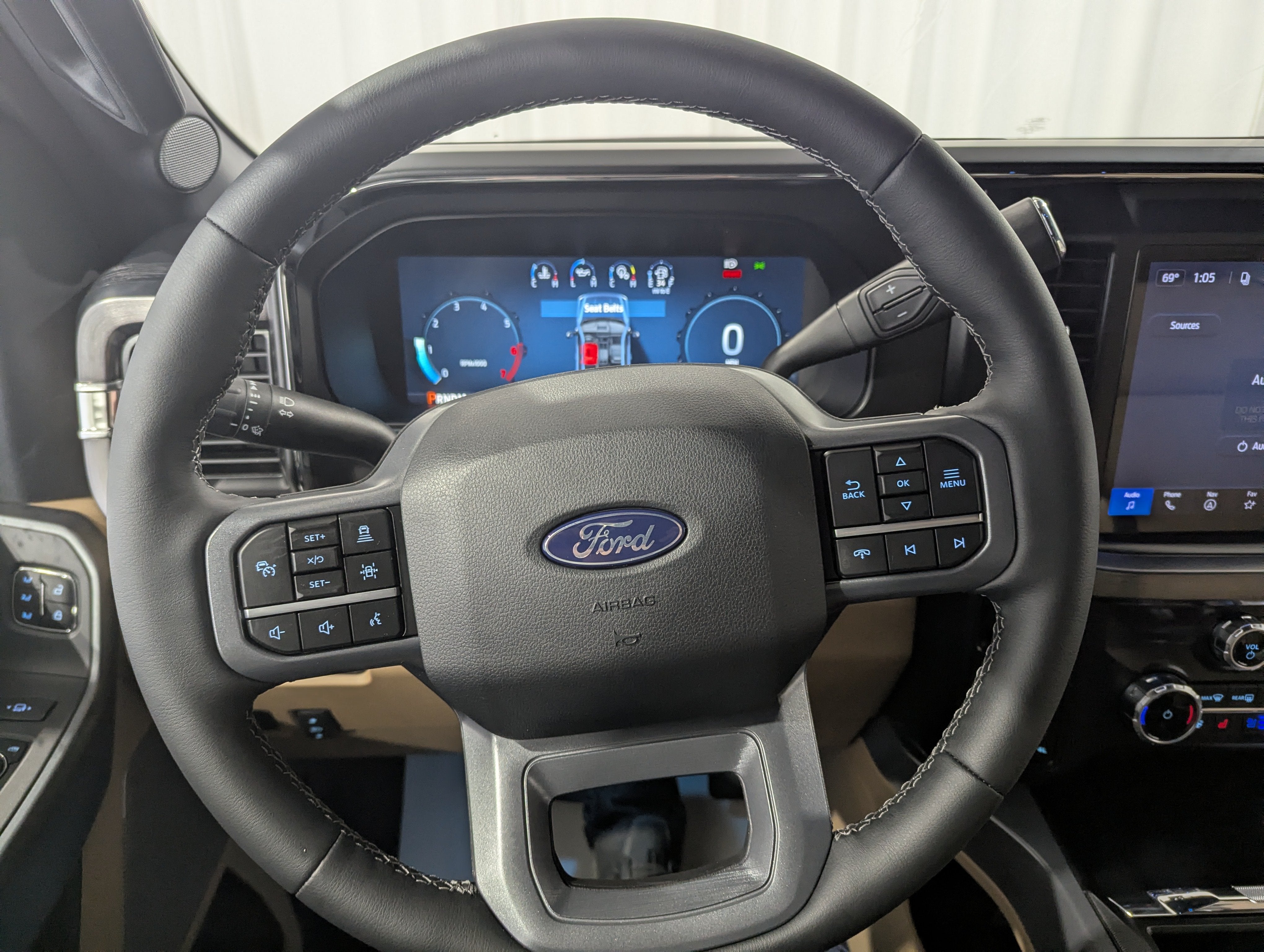2027 Ford Super Duty F-350 DRW Lariat