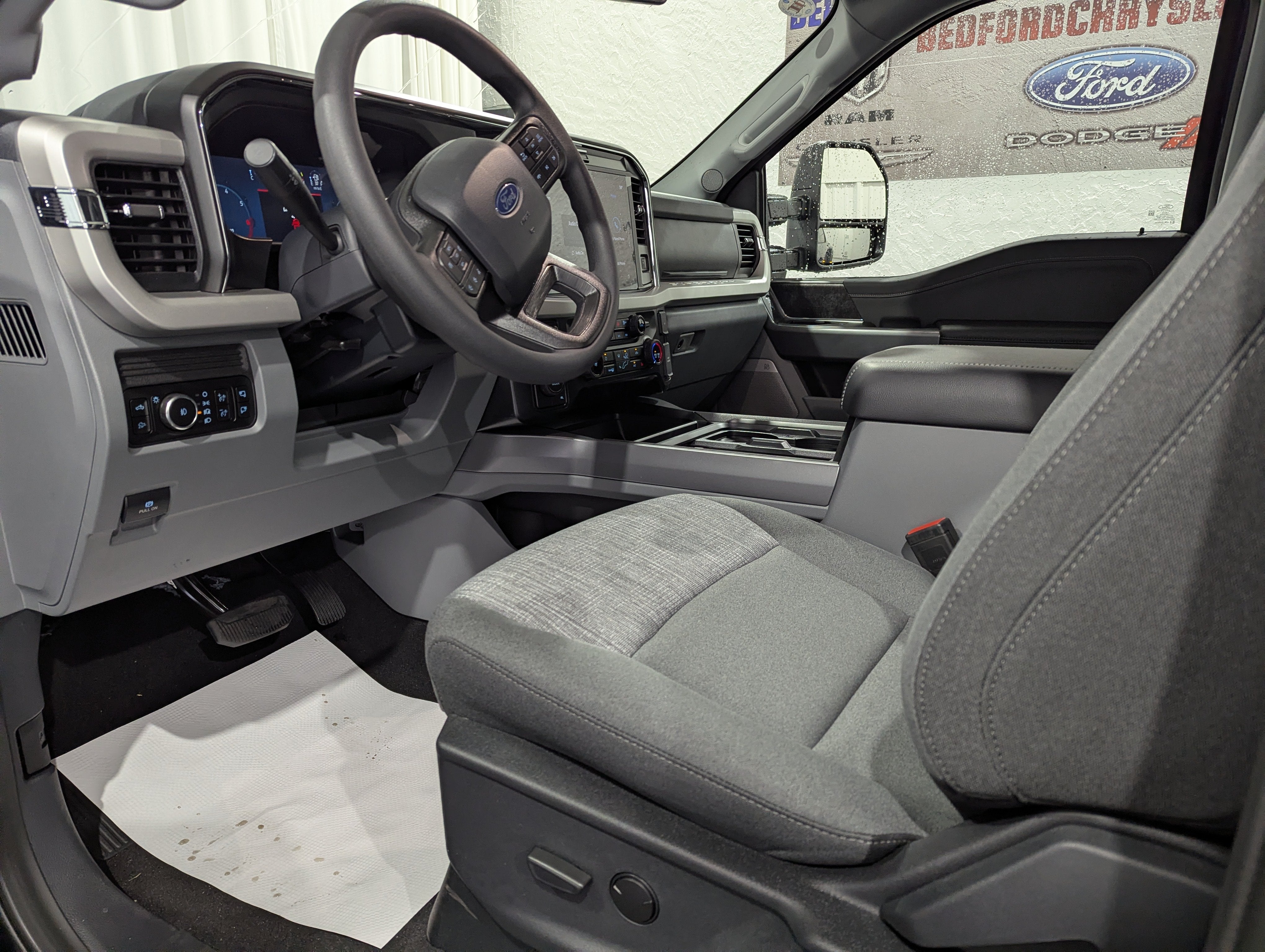 2027 Ford Super Duty F-350 DRW XLT