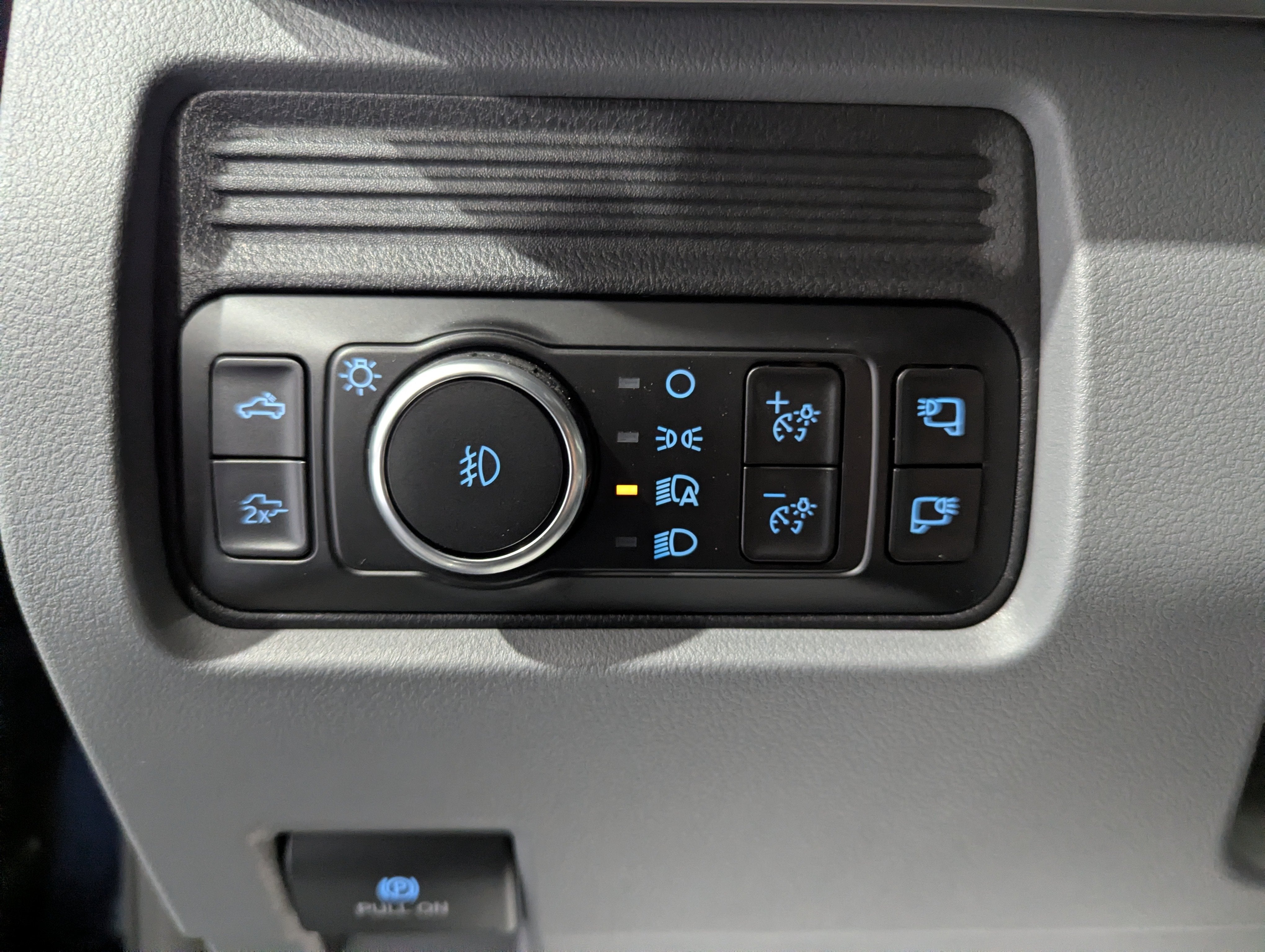 2027 Ford Super Duty F-350 DRW XLT