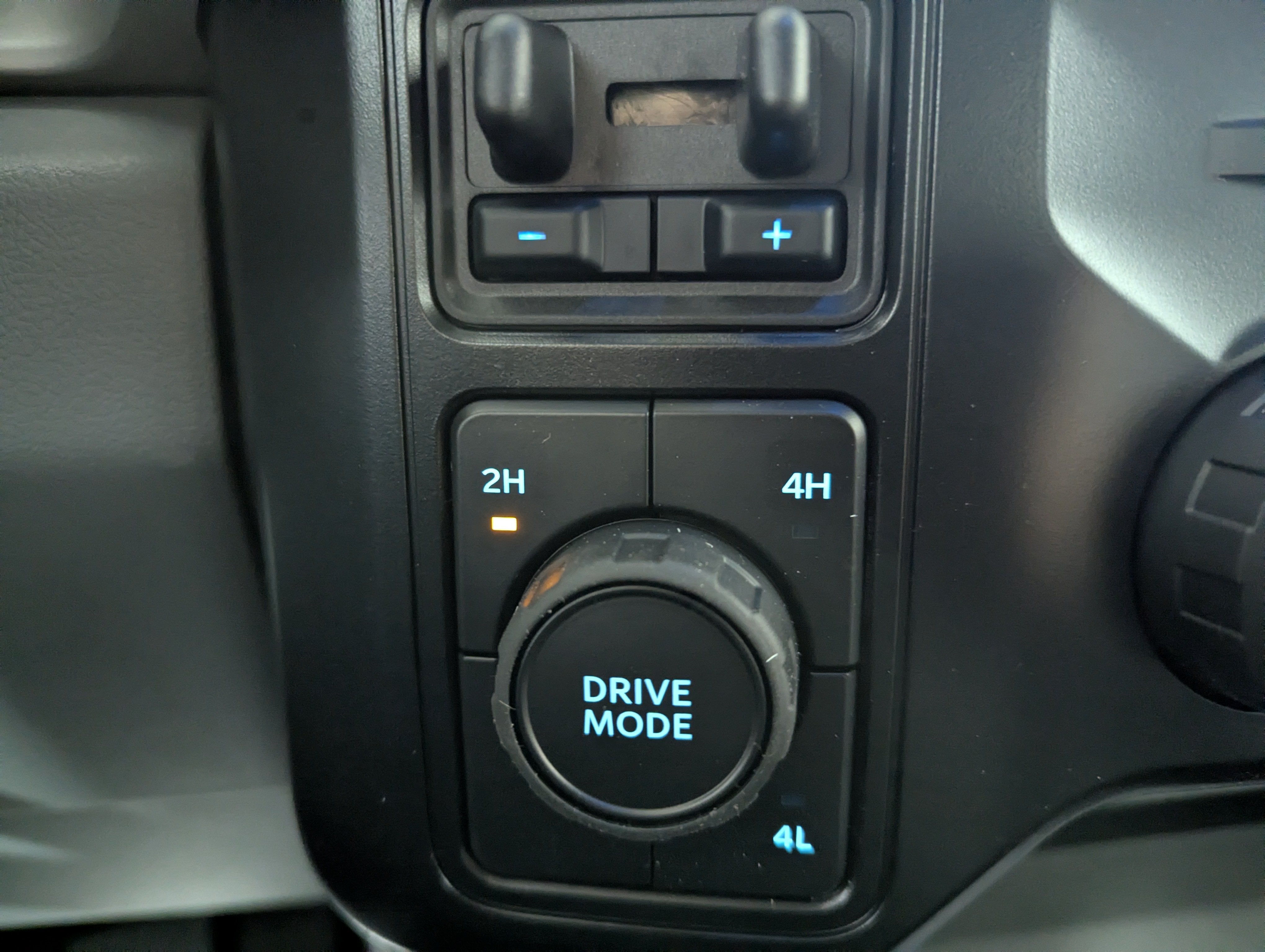 2027 Ford Super Duty F-350 DRW XLT