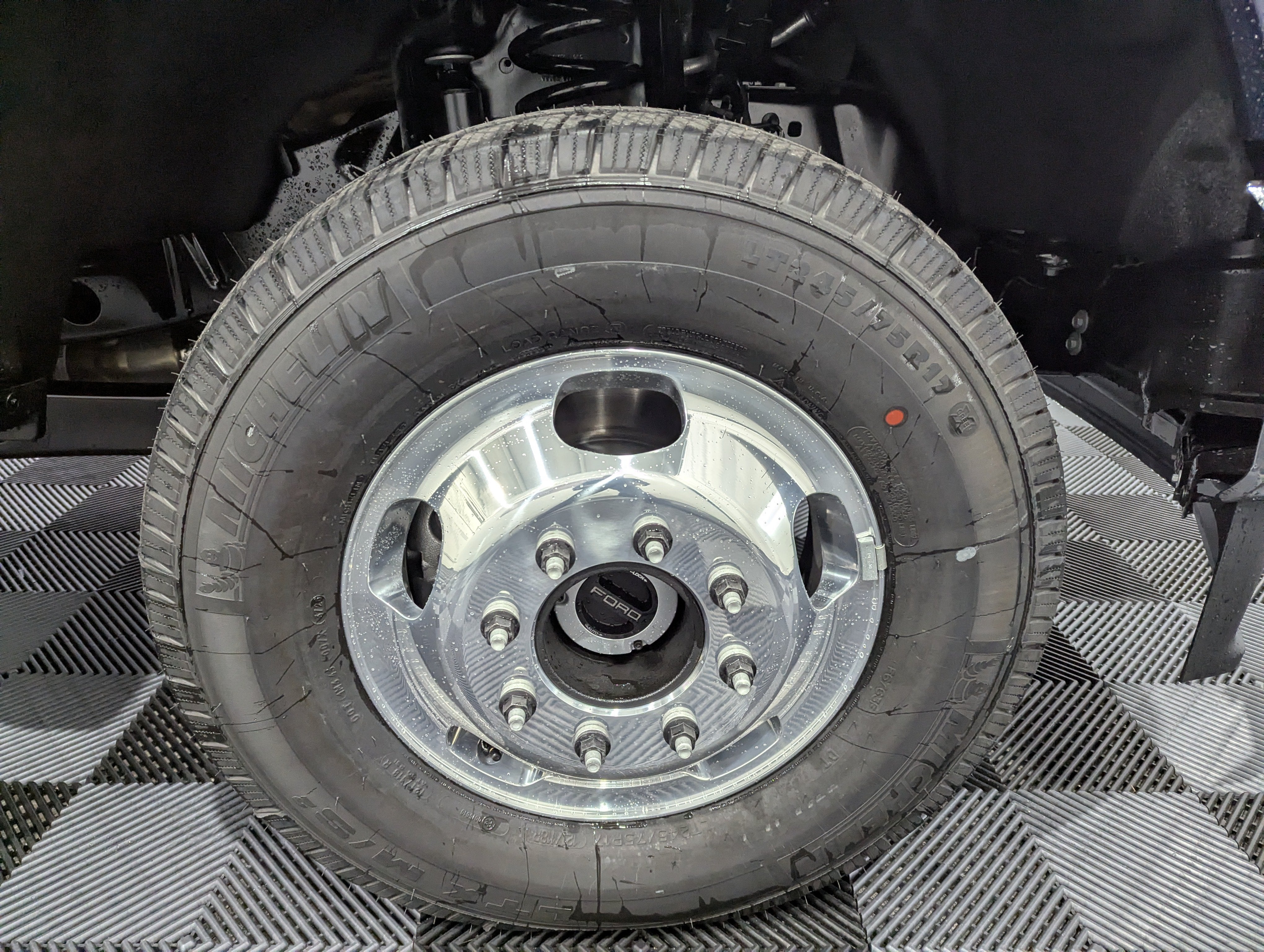 2027 Ford Super Duty F-350 DRW XLT
