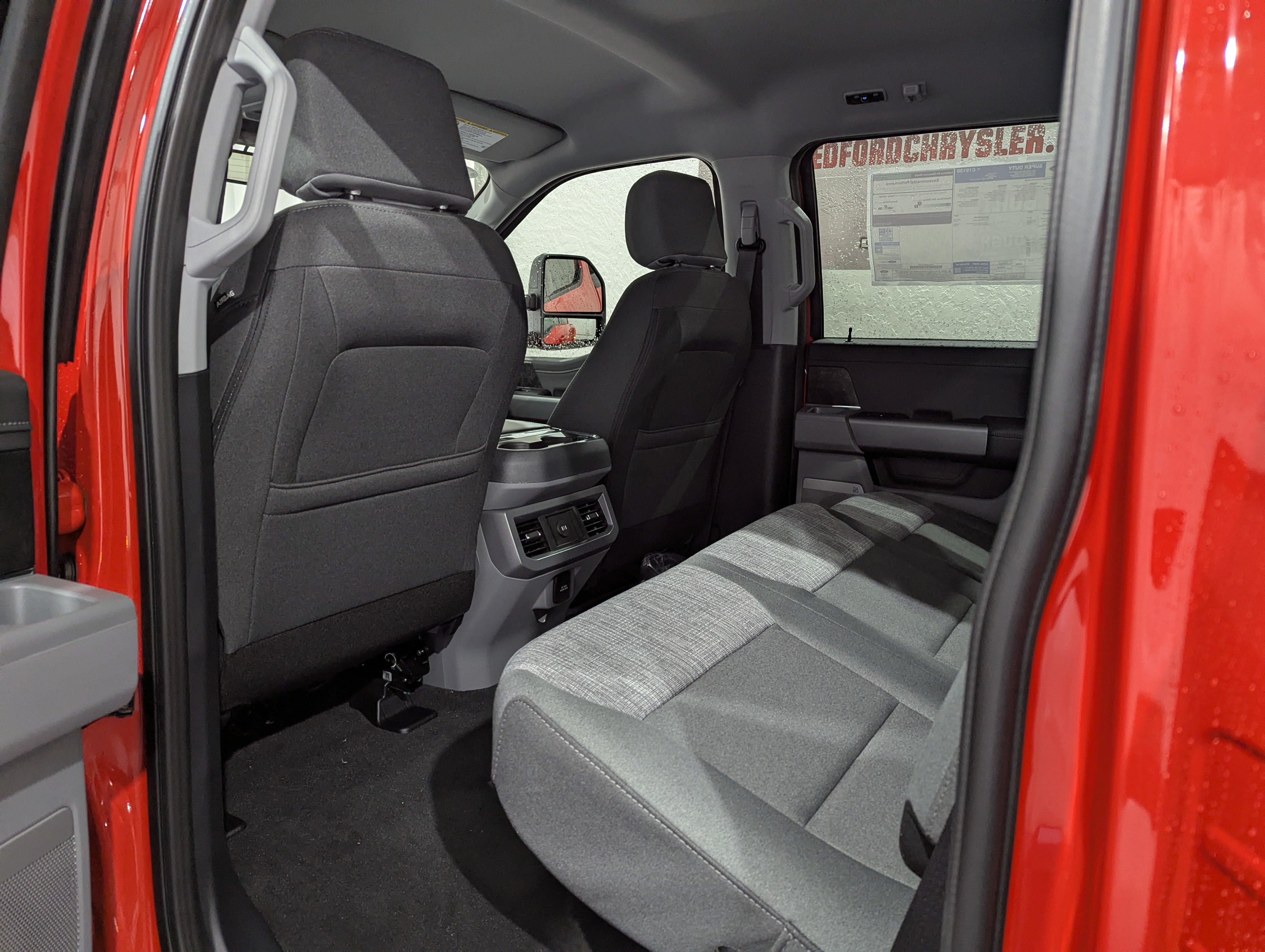 2027 Ford Super Duty F-350 DRW XLT