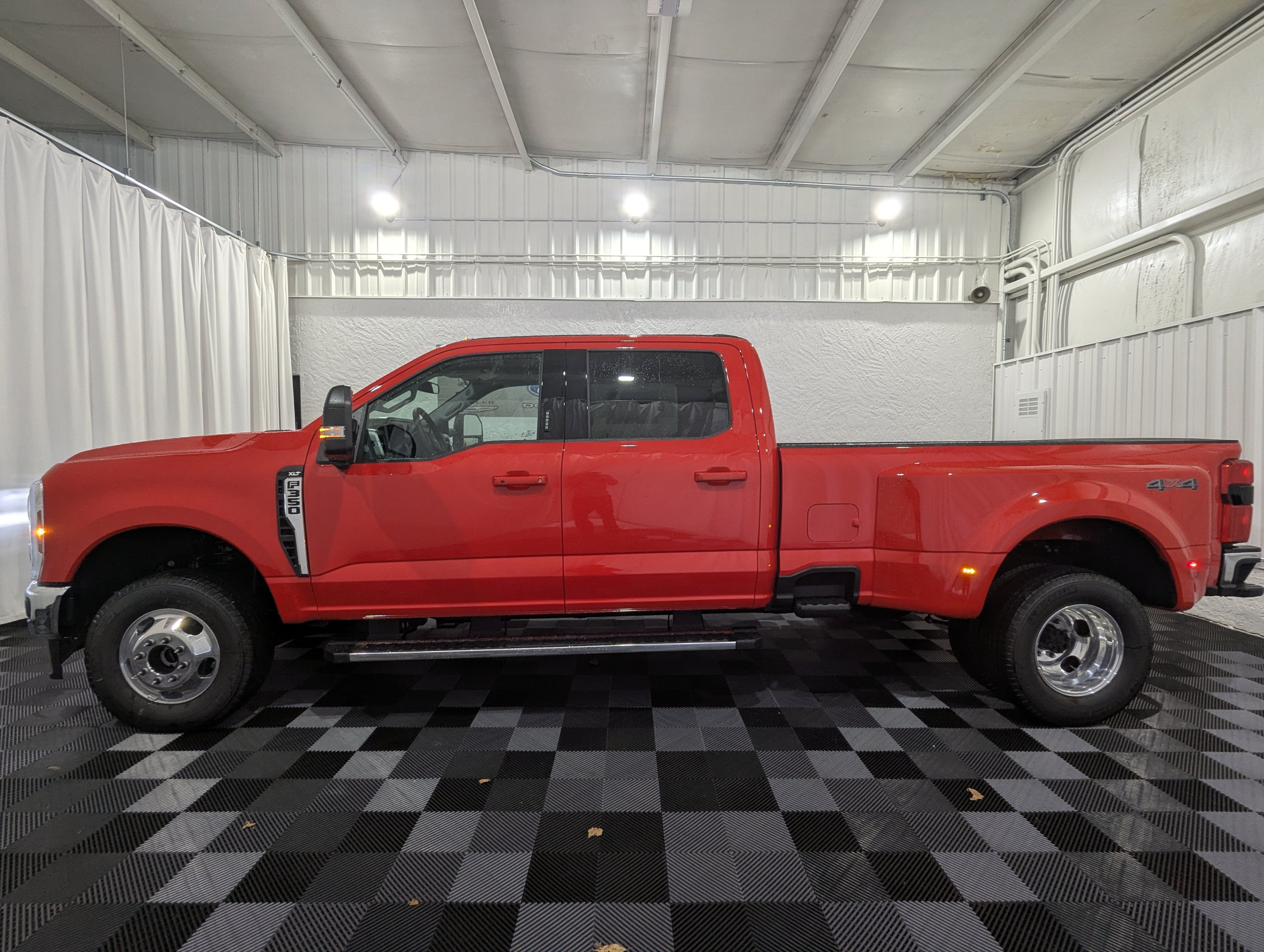 2027 Ford Super Duty F-350 DRW XLT
