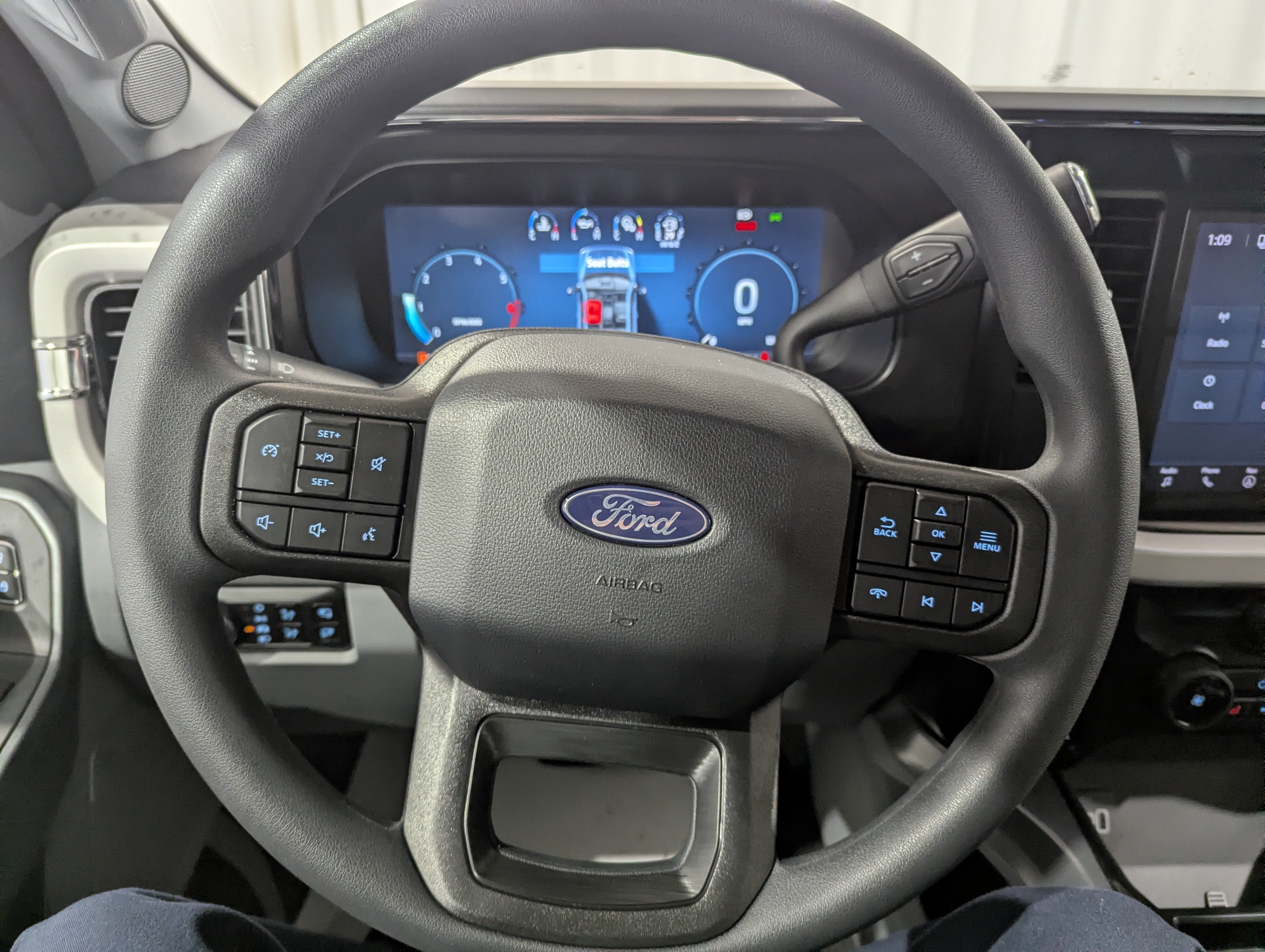 2027 Ford Super Duty F-350 DRW XLT