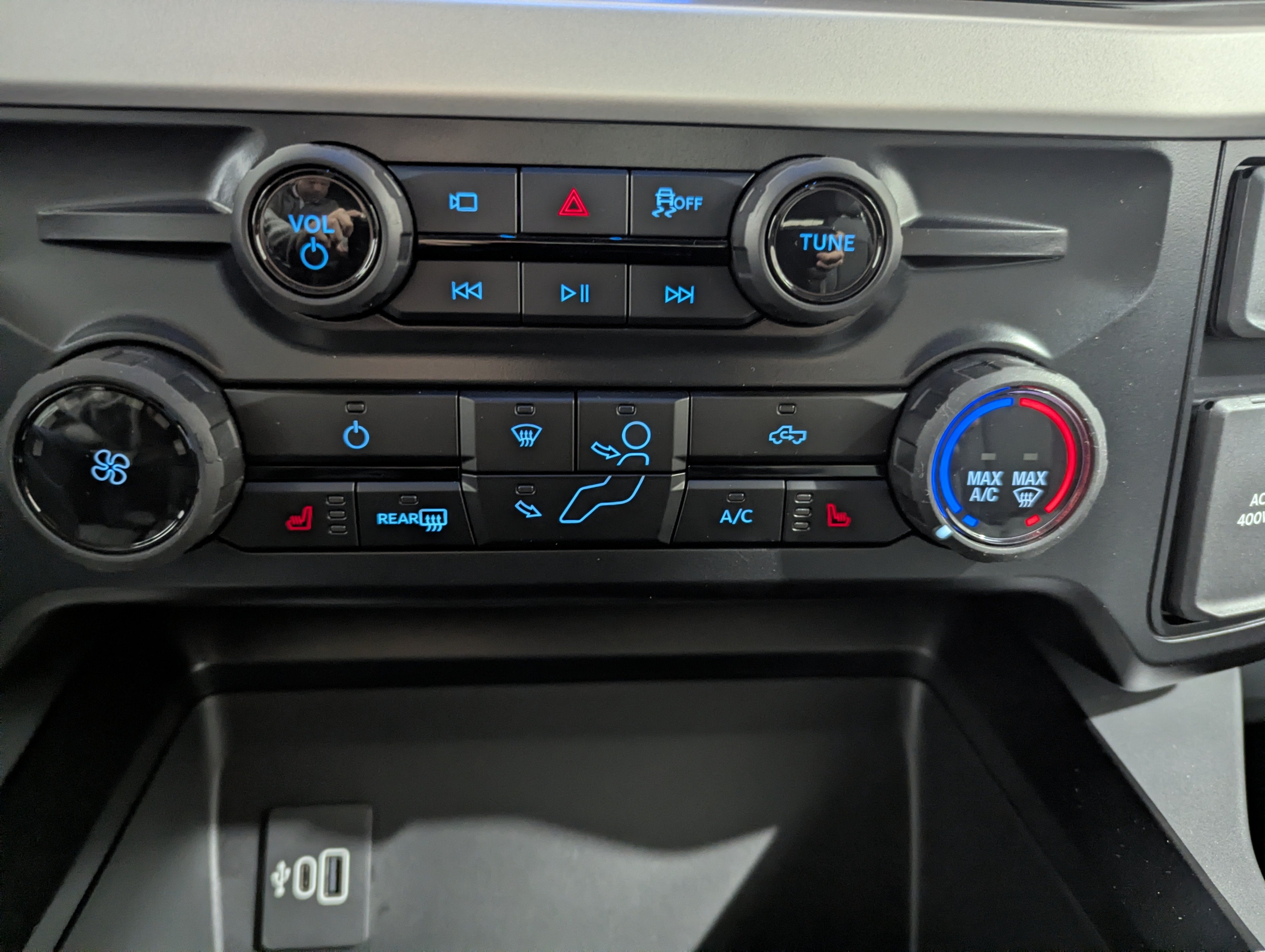 2027 Ford Super Duty F-350 DRW XLT