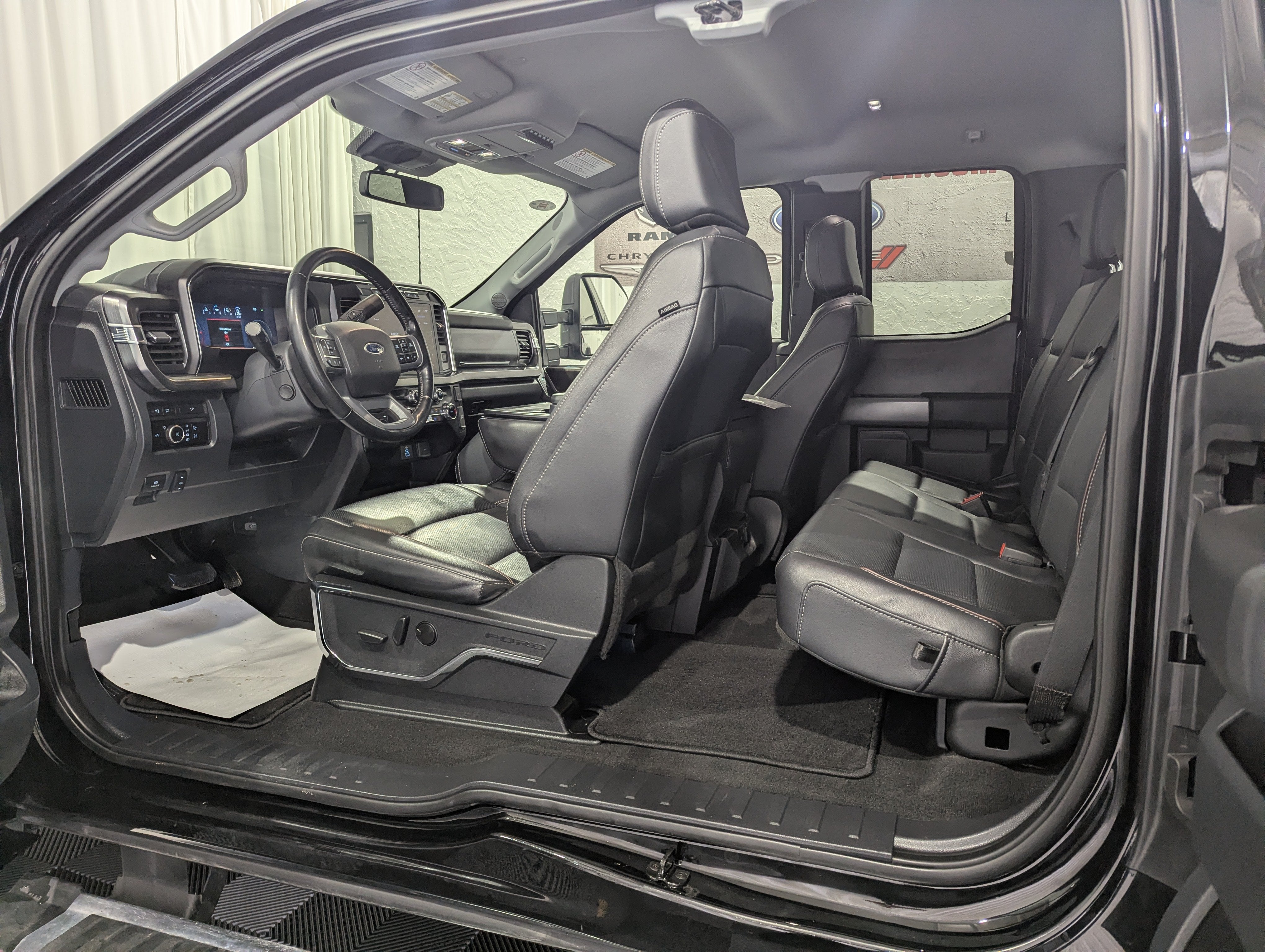 2024 Ford Super Duty F-350 DRW Lariat
