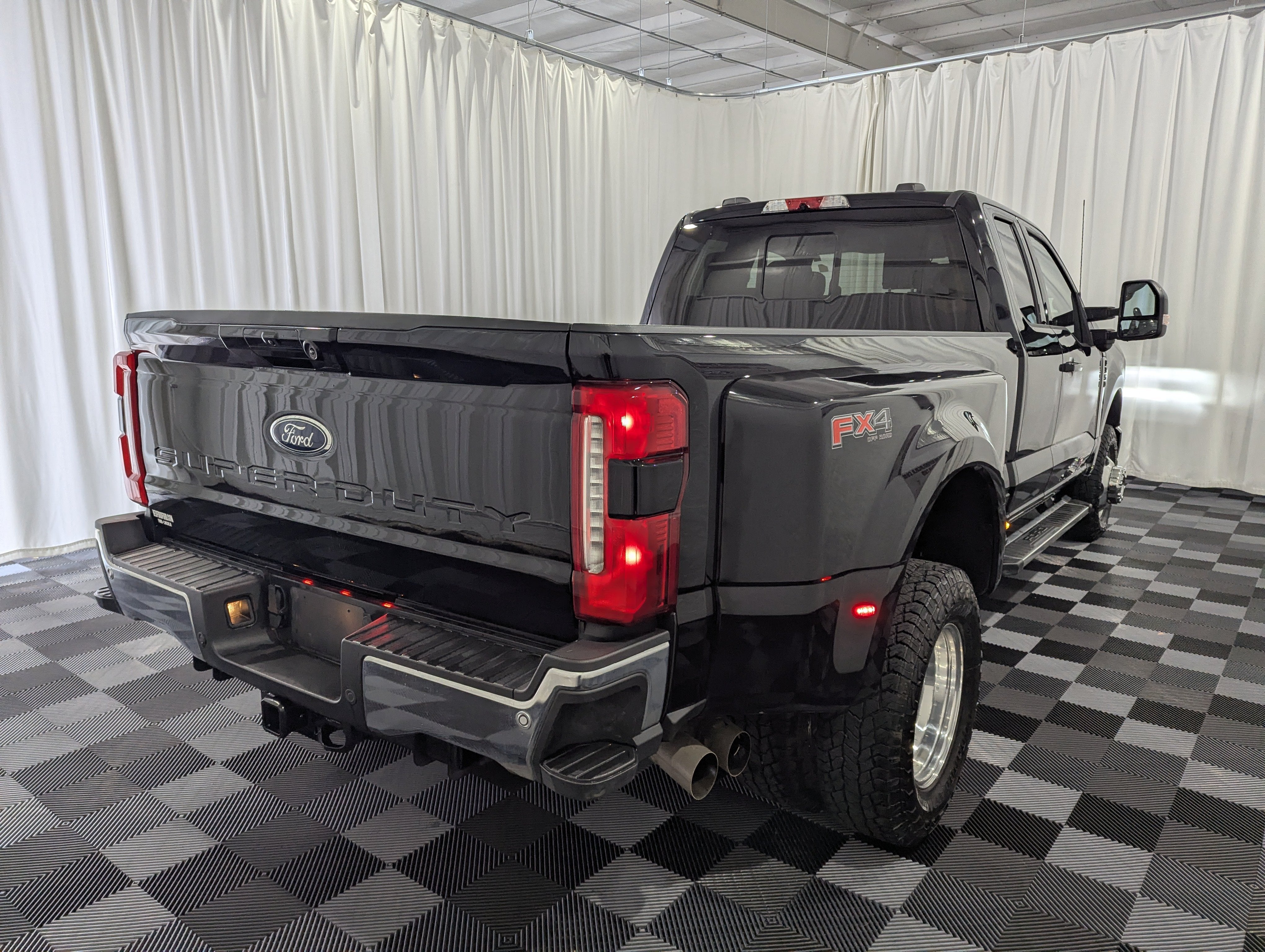 2024 Ford Super Duty F-350 DRW Lariat