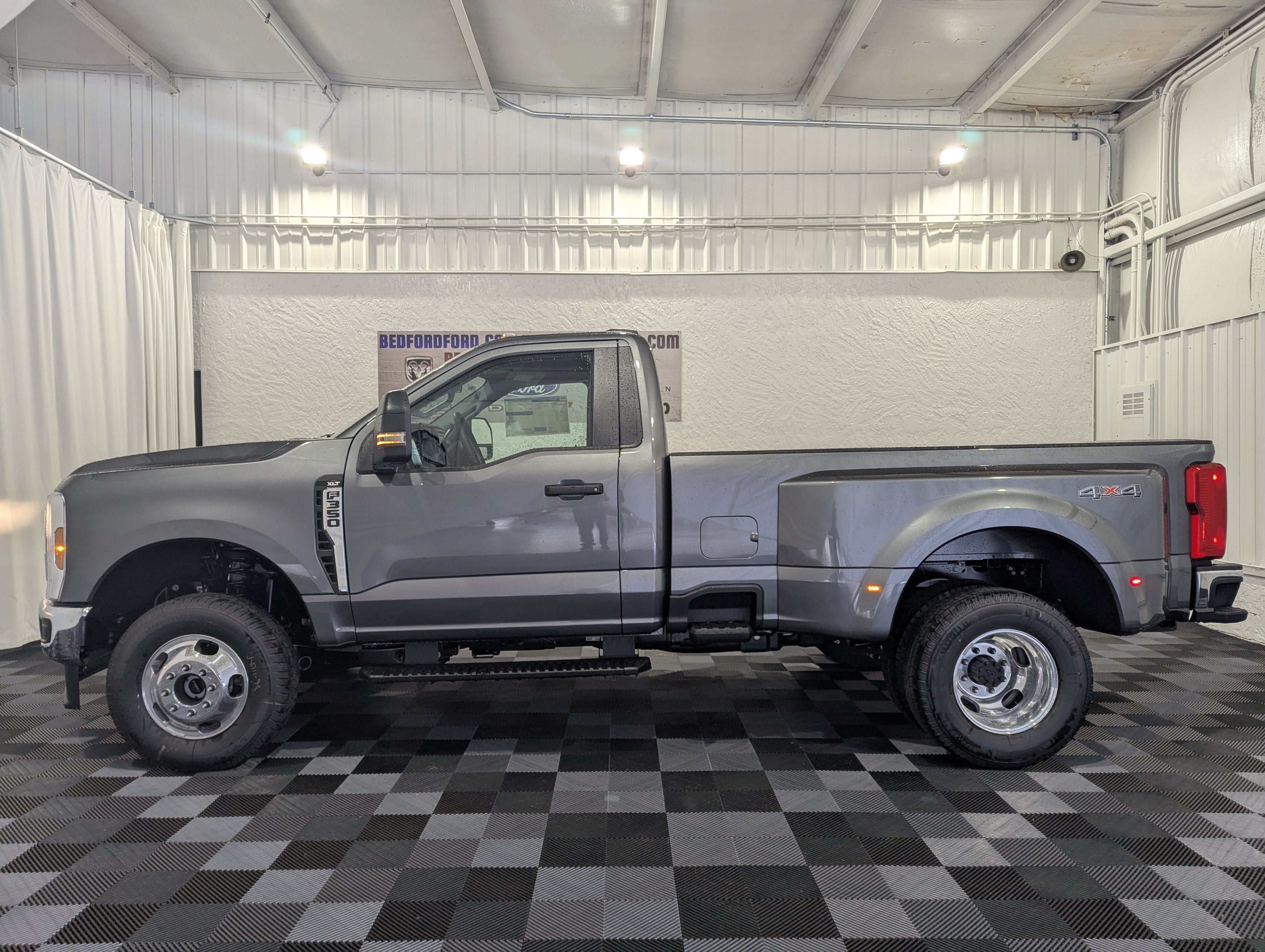2027 Ford Super Duty F-350 DRW XLT
