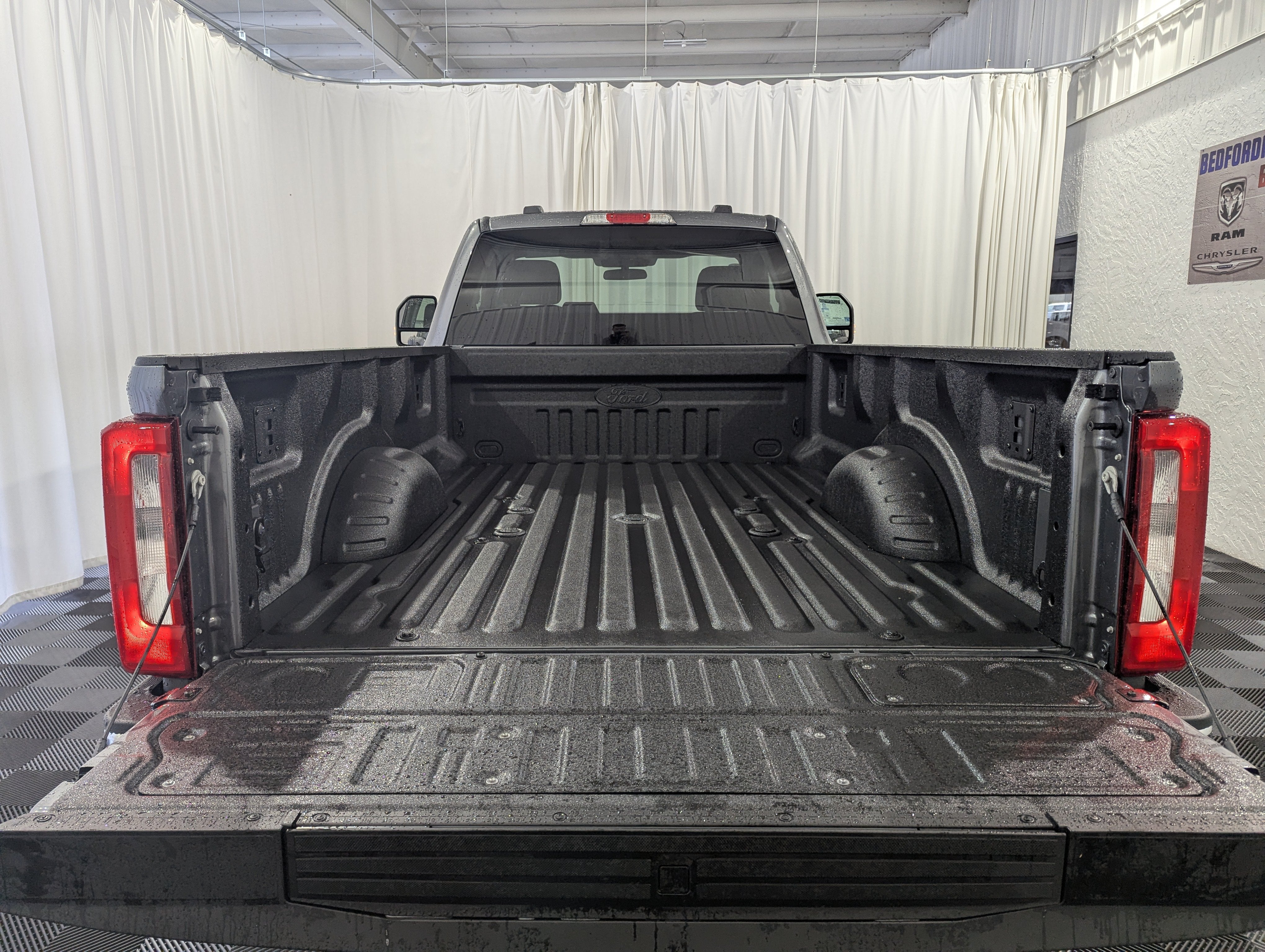 2027 Ford Super Duty F-350 DRW XLT