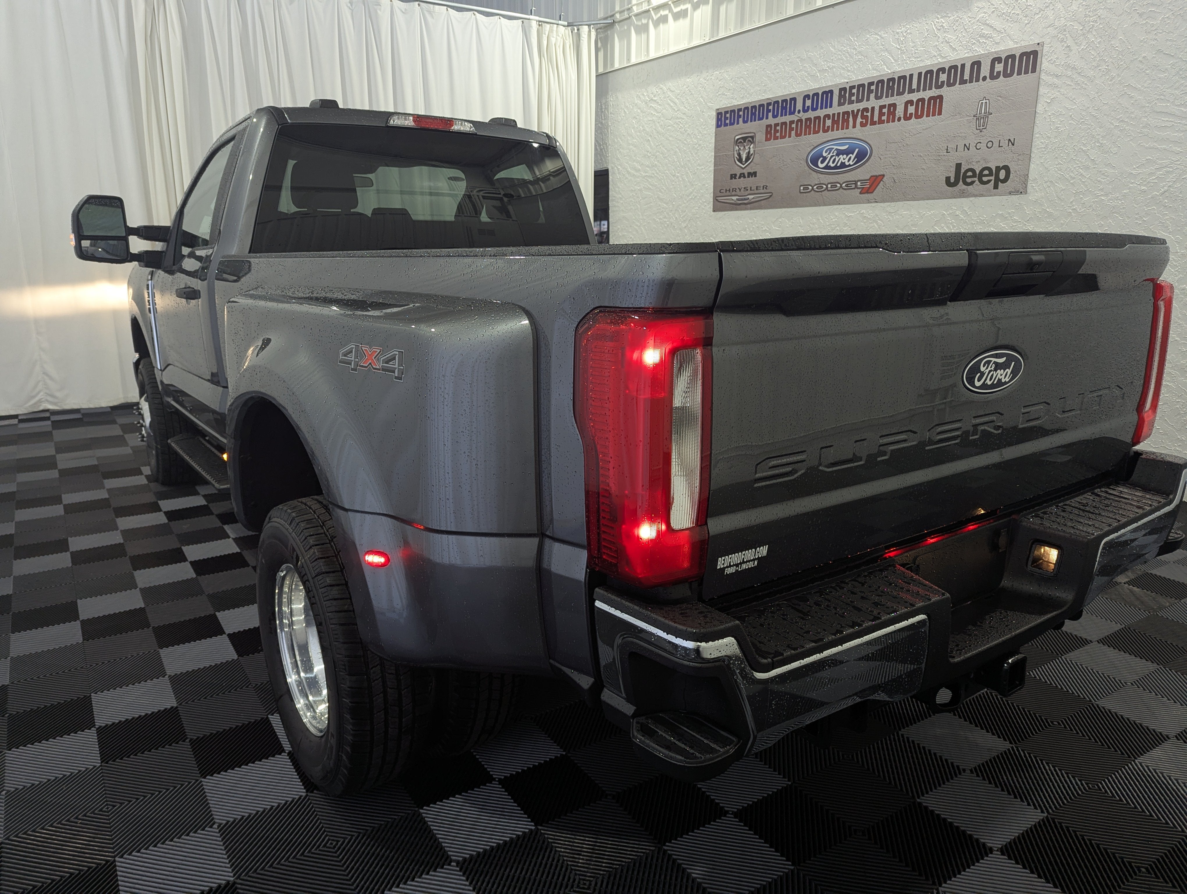 2027 Ford Super Duty F-350 DRW XLT