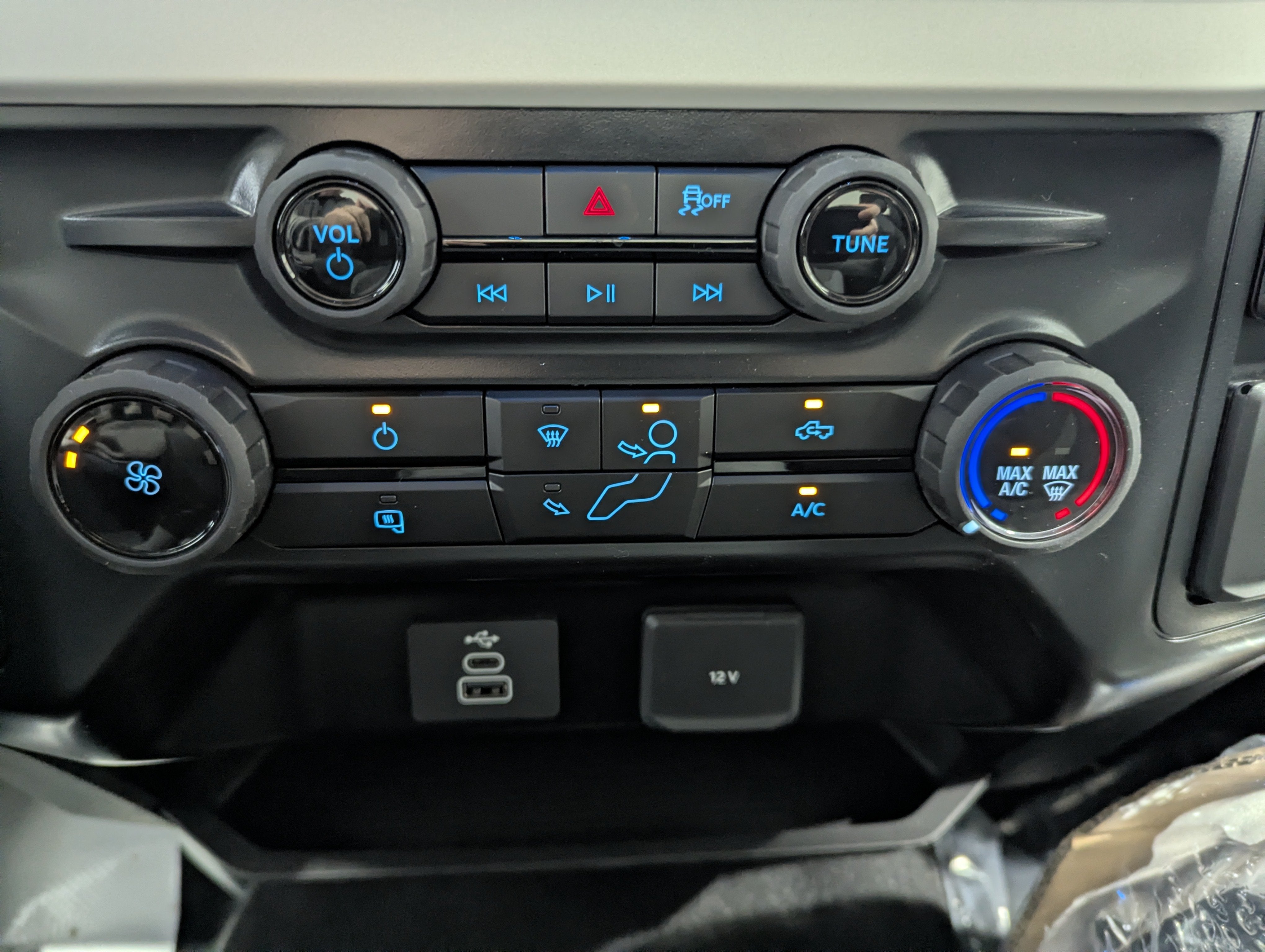 2027 Ford Super Duty F-350 DRW XLT