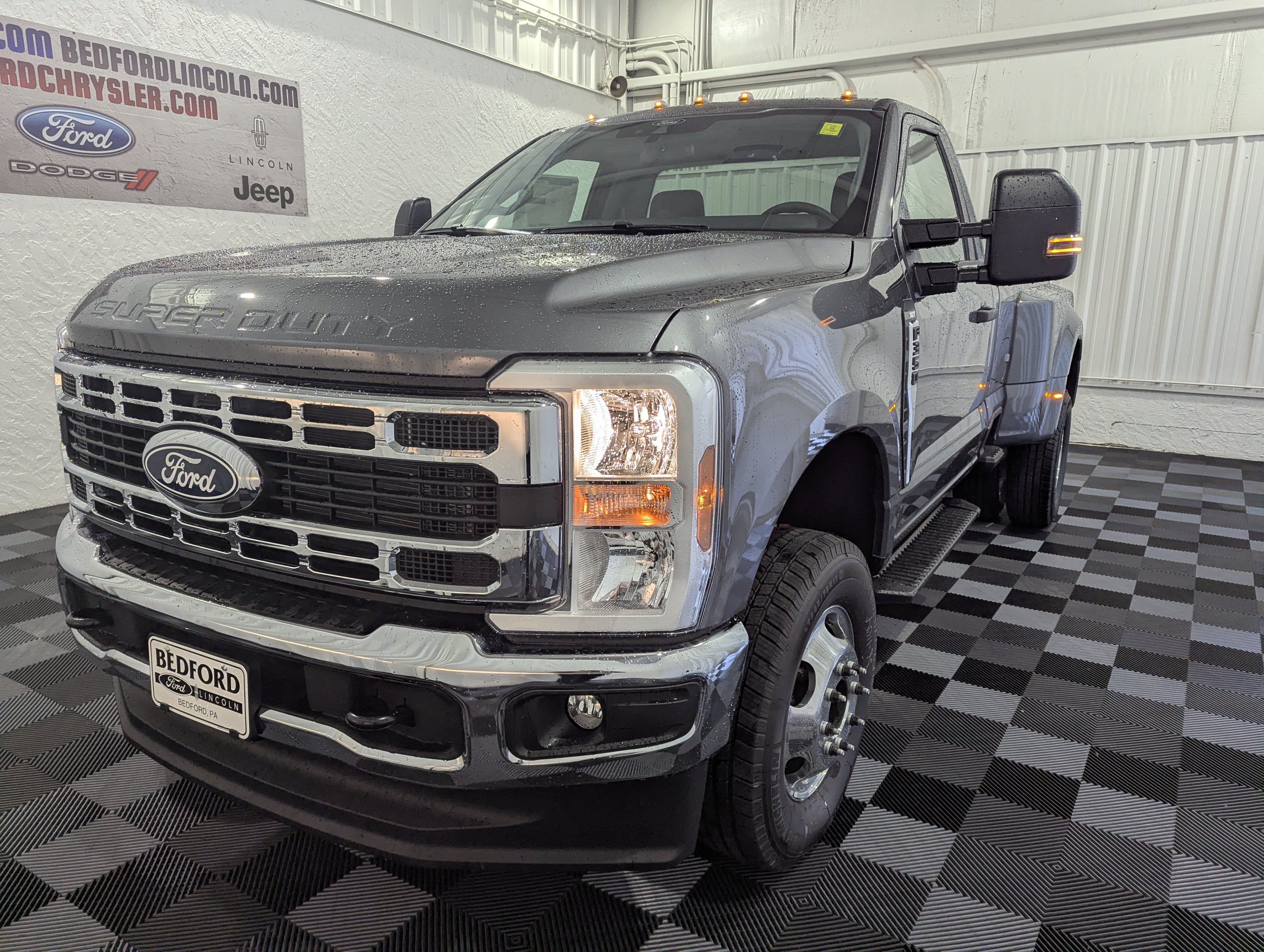 2027 Ford Super Duty F-350 DRW XLT