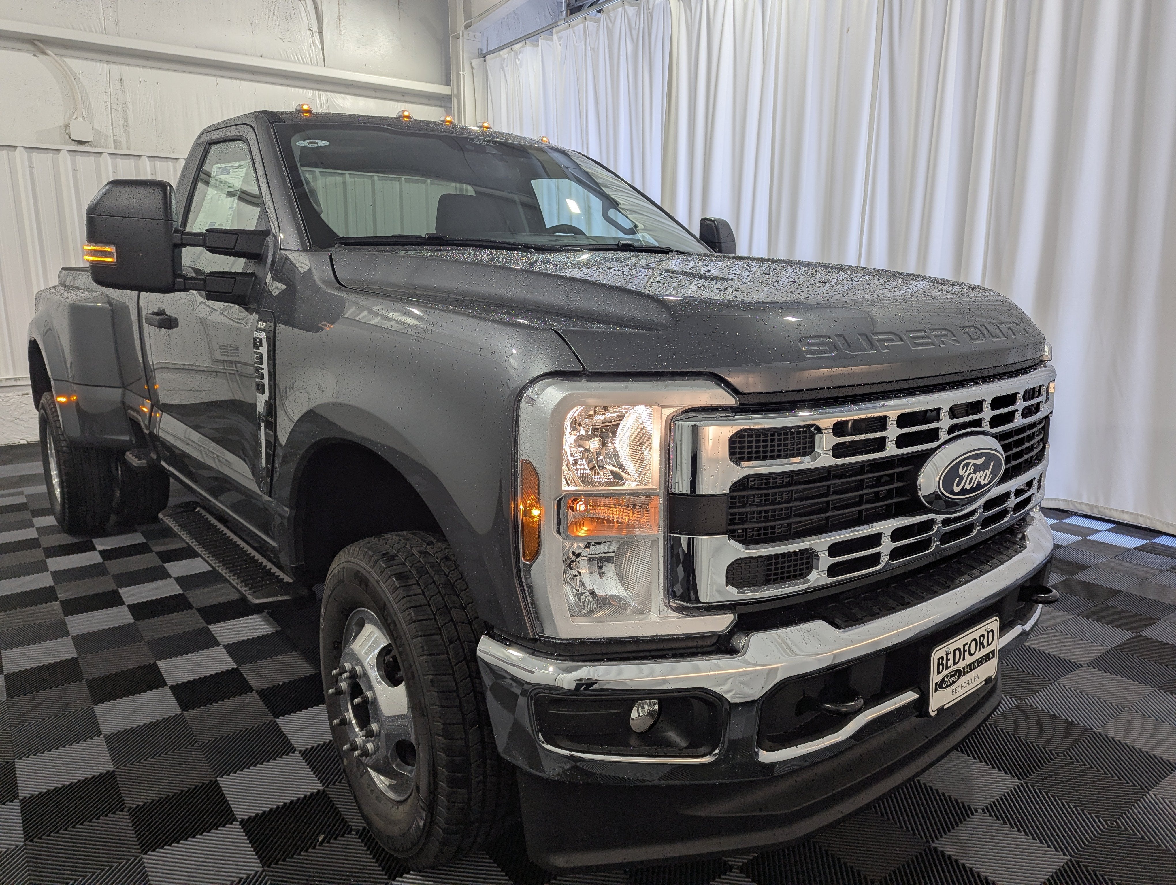 2027 Ford Super Duty F-350 DRW XLT
