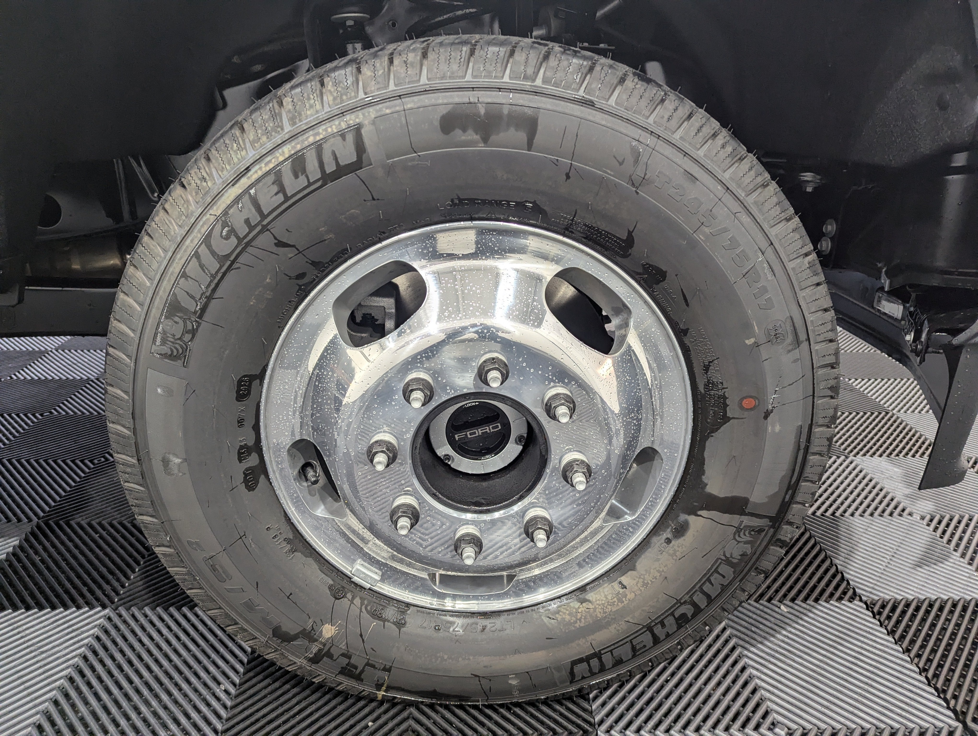 2027 Ford Super Duty F-350 DRW XLT
