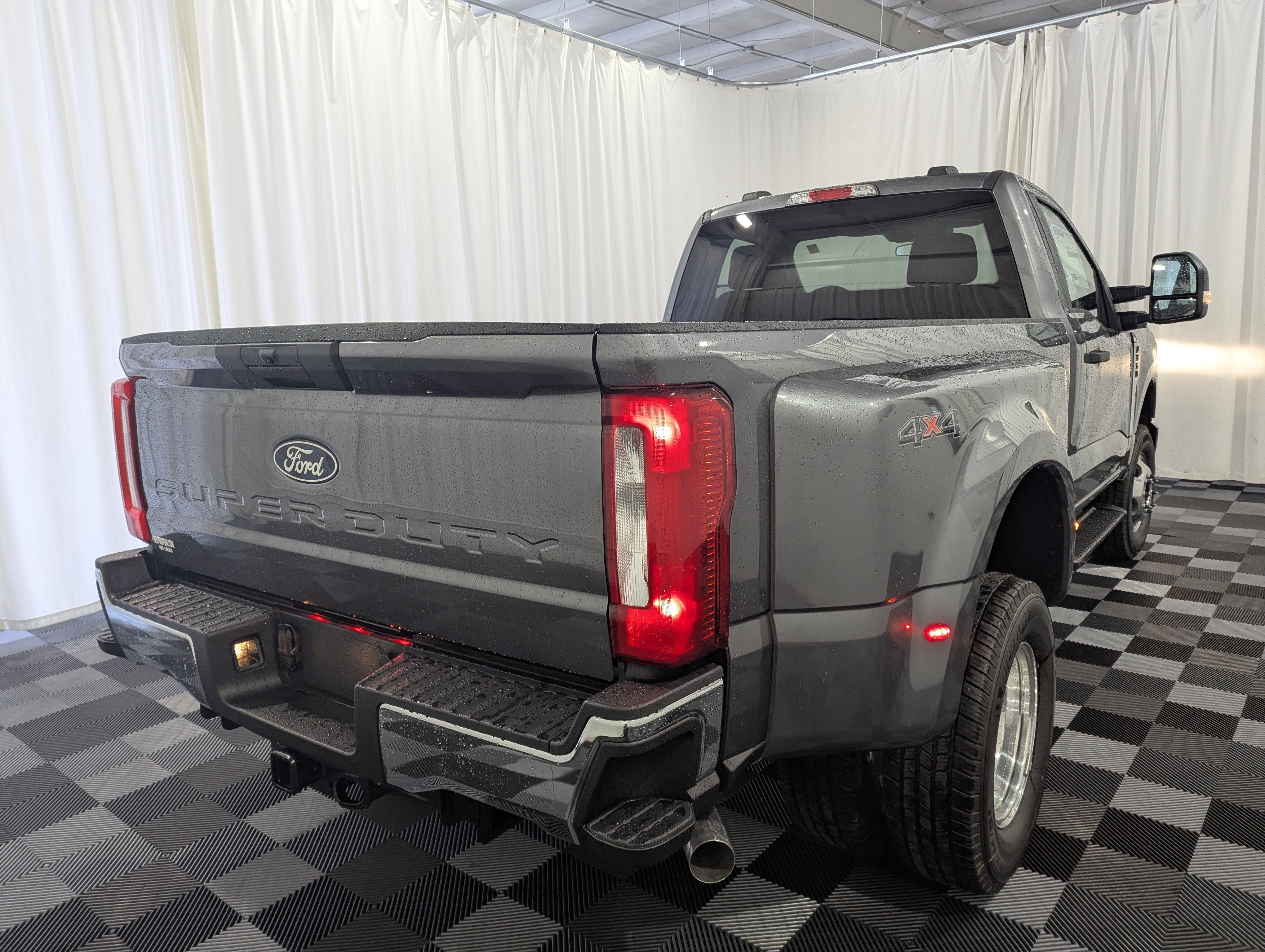 2027 Ford Super Duty F-350 DRW XLT