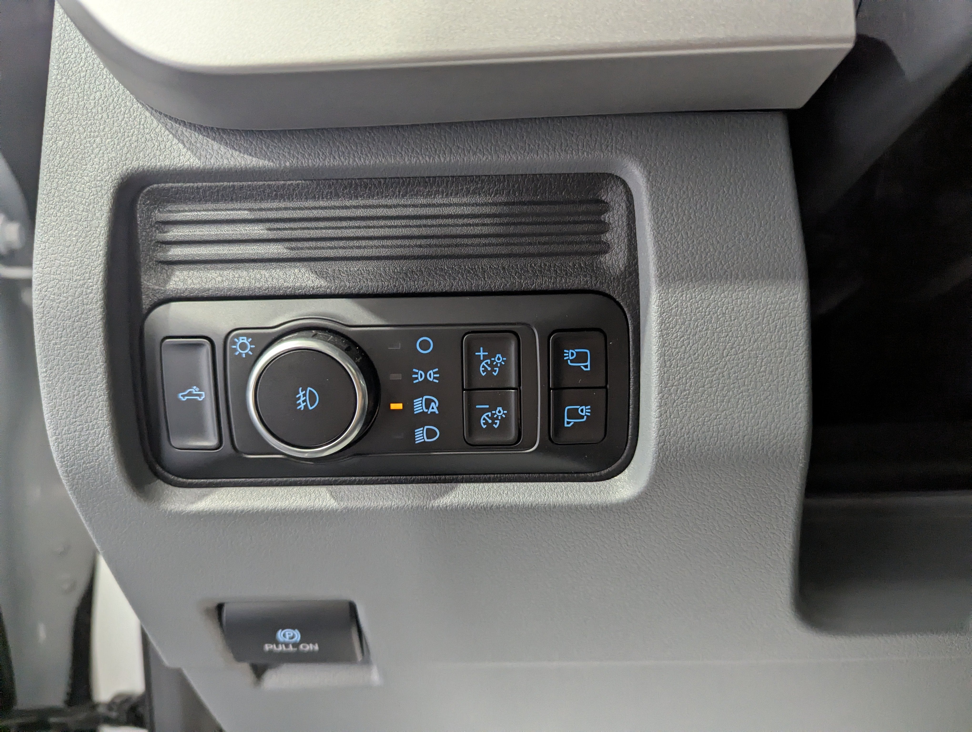 2027 Ford Super Duty F-450 DRW XLT