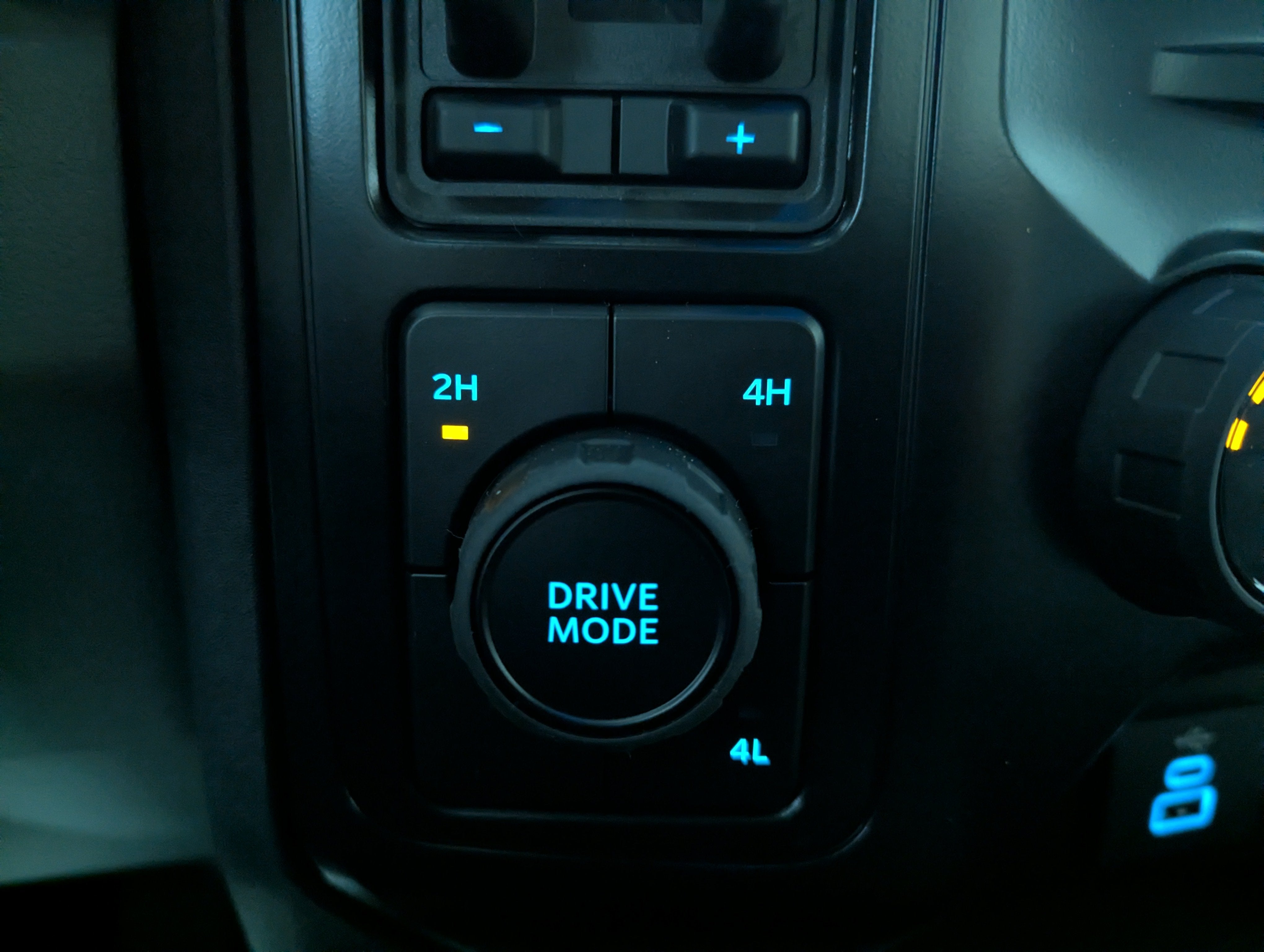 2027 Ford Super Duty F-450 DRW XLT