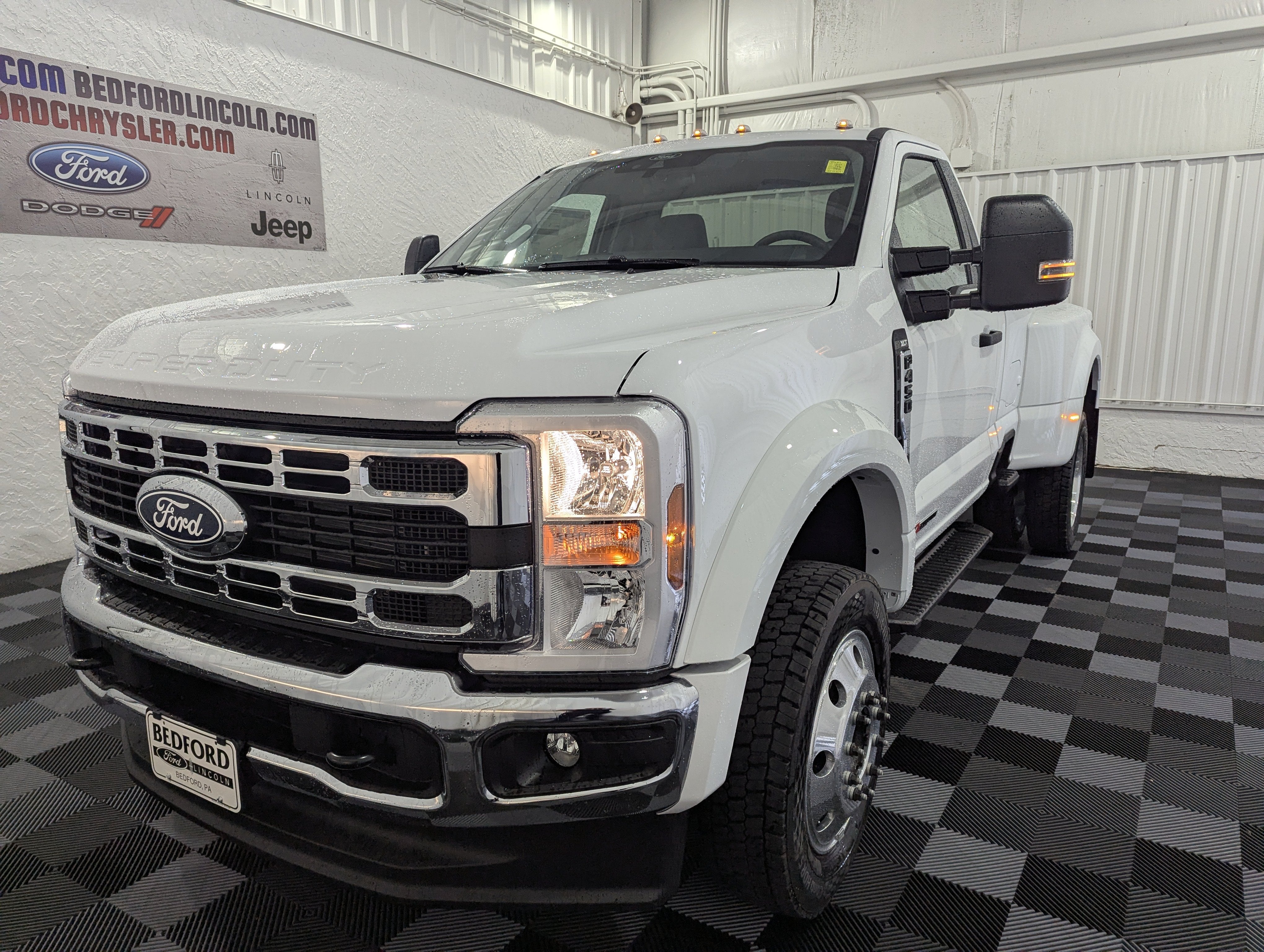 2027 Ford Super Duty F-450 DRW XLT