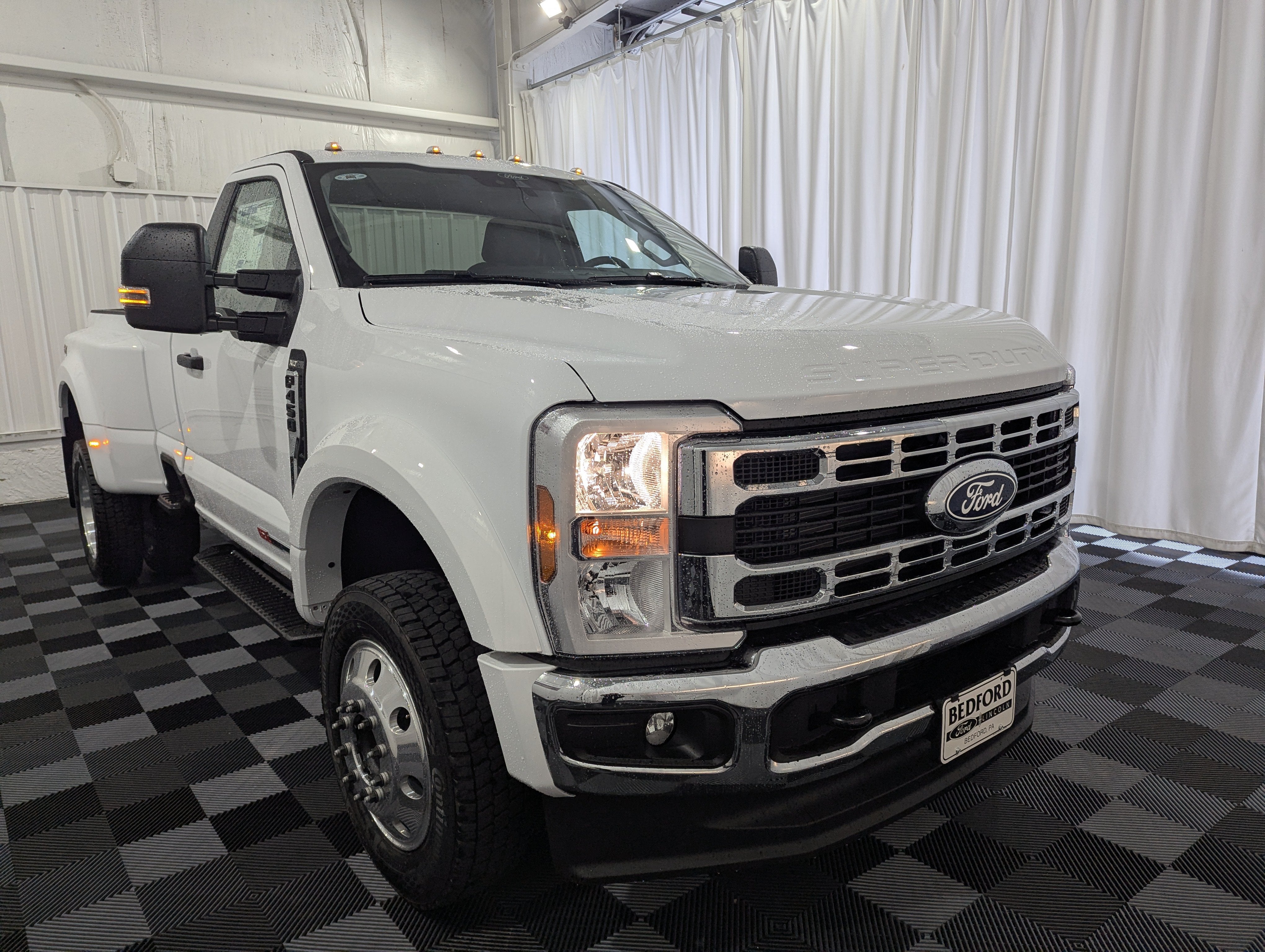 2027 Ford Super Duty F-450 DRW XLT