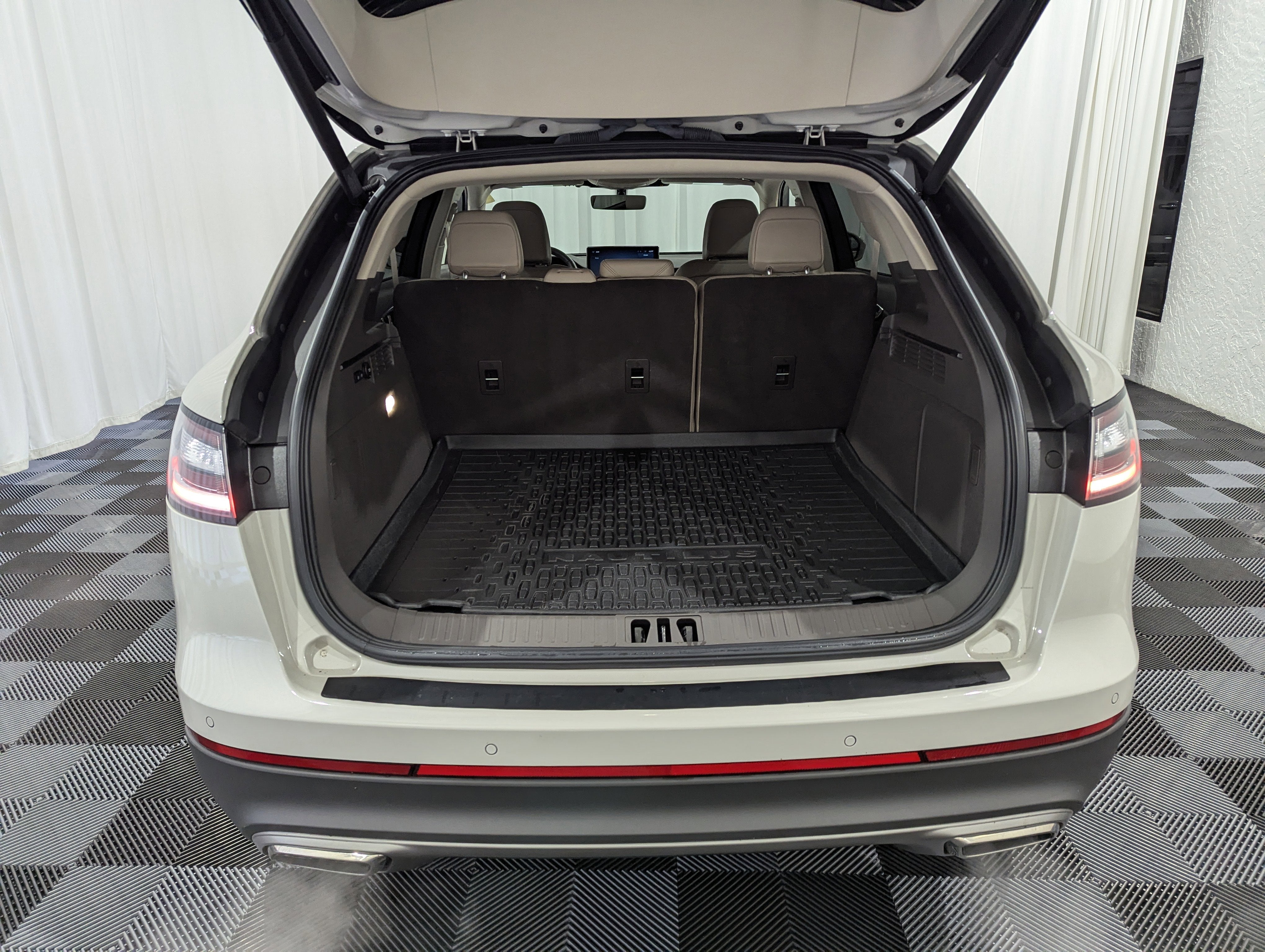 2023 Lincoln Nautilus Standard AWD