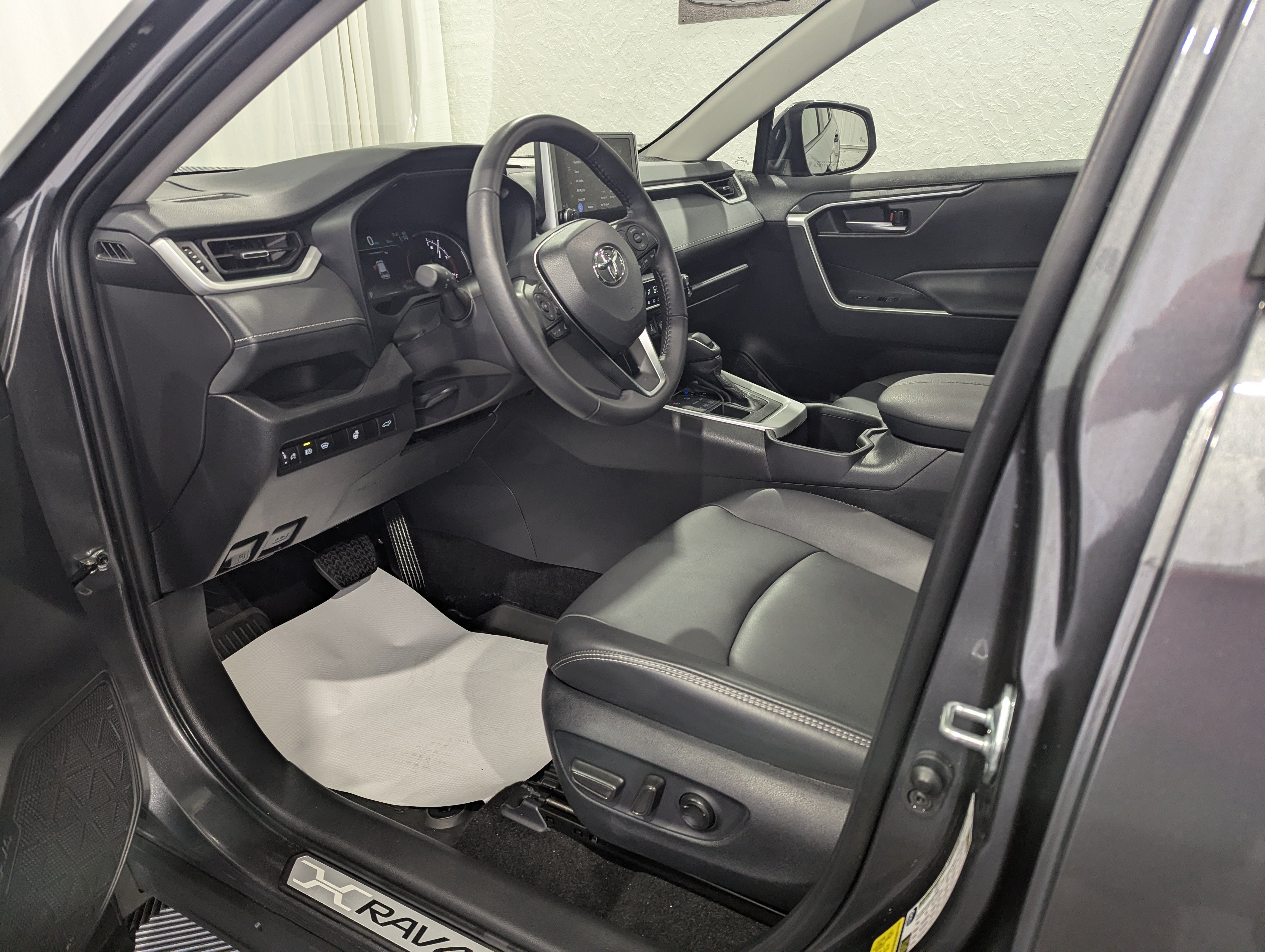 2025 Toyota RAV4 XLE Premium AWD