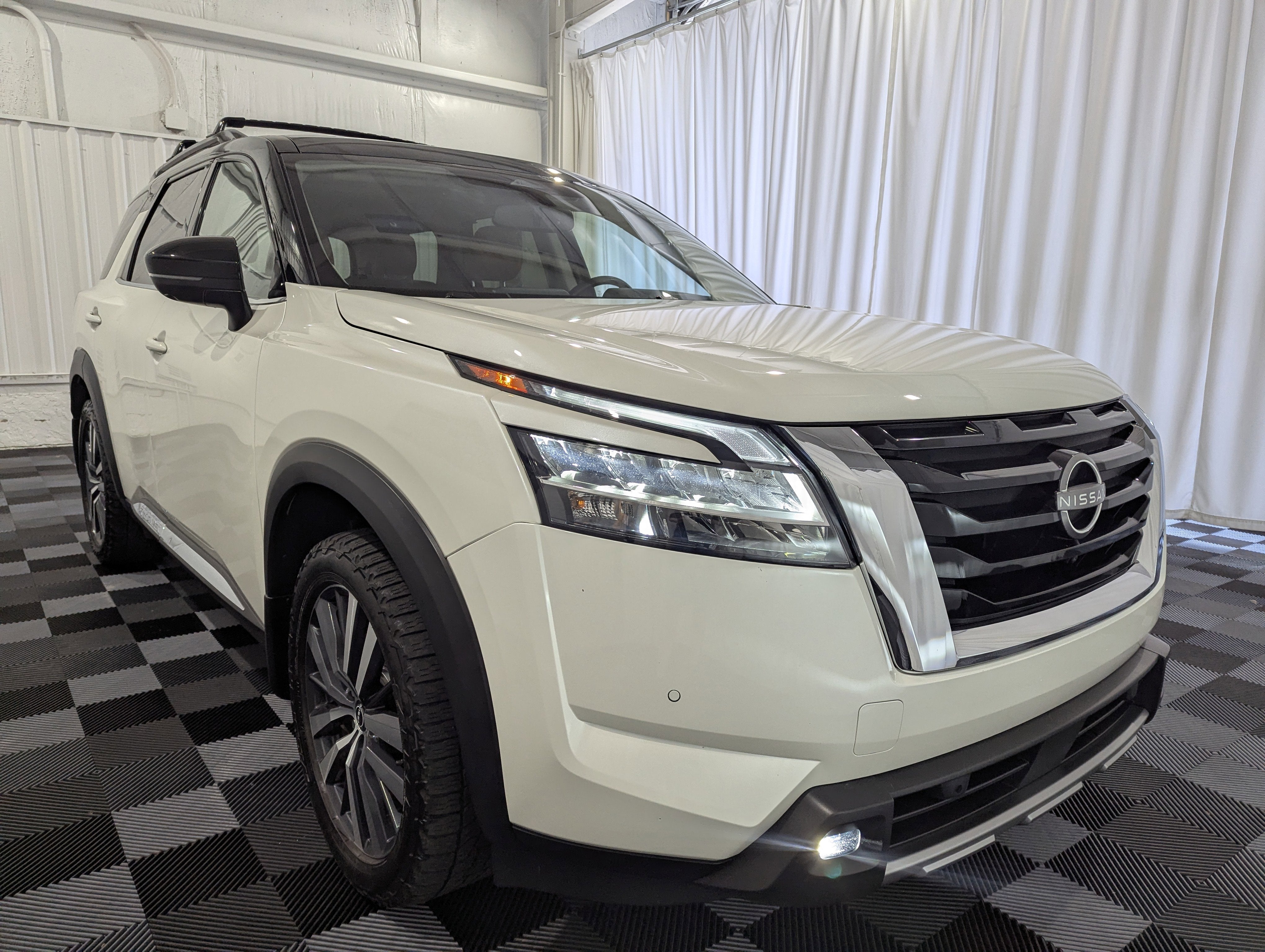 2022 Nissan Pathfinder Platinum 4x4