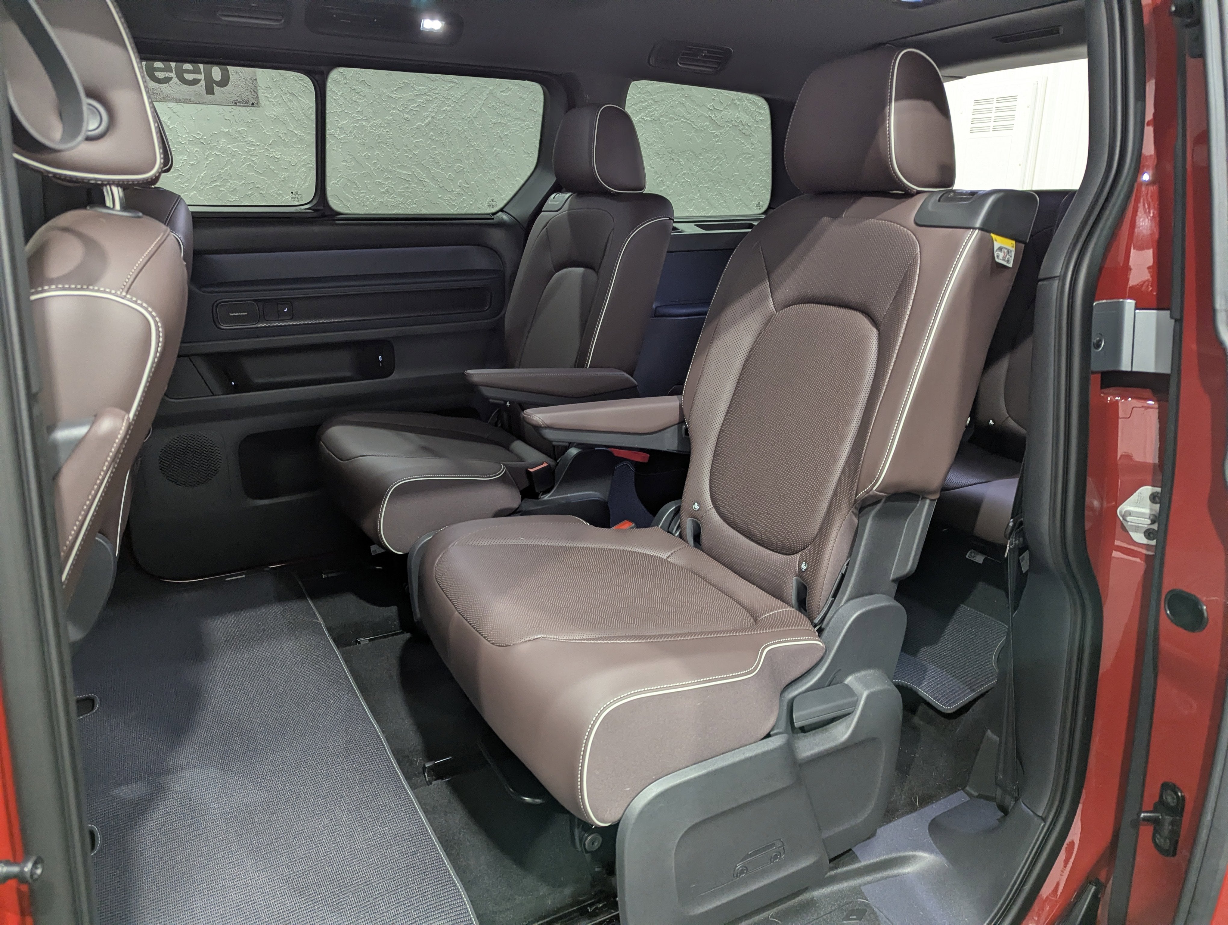 2025 Volkswagen ID. Buzz Pro S Plus 4MOTION