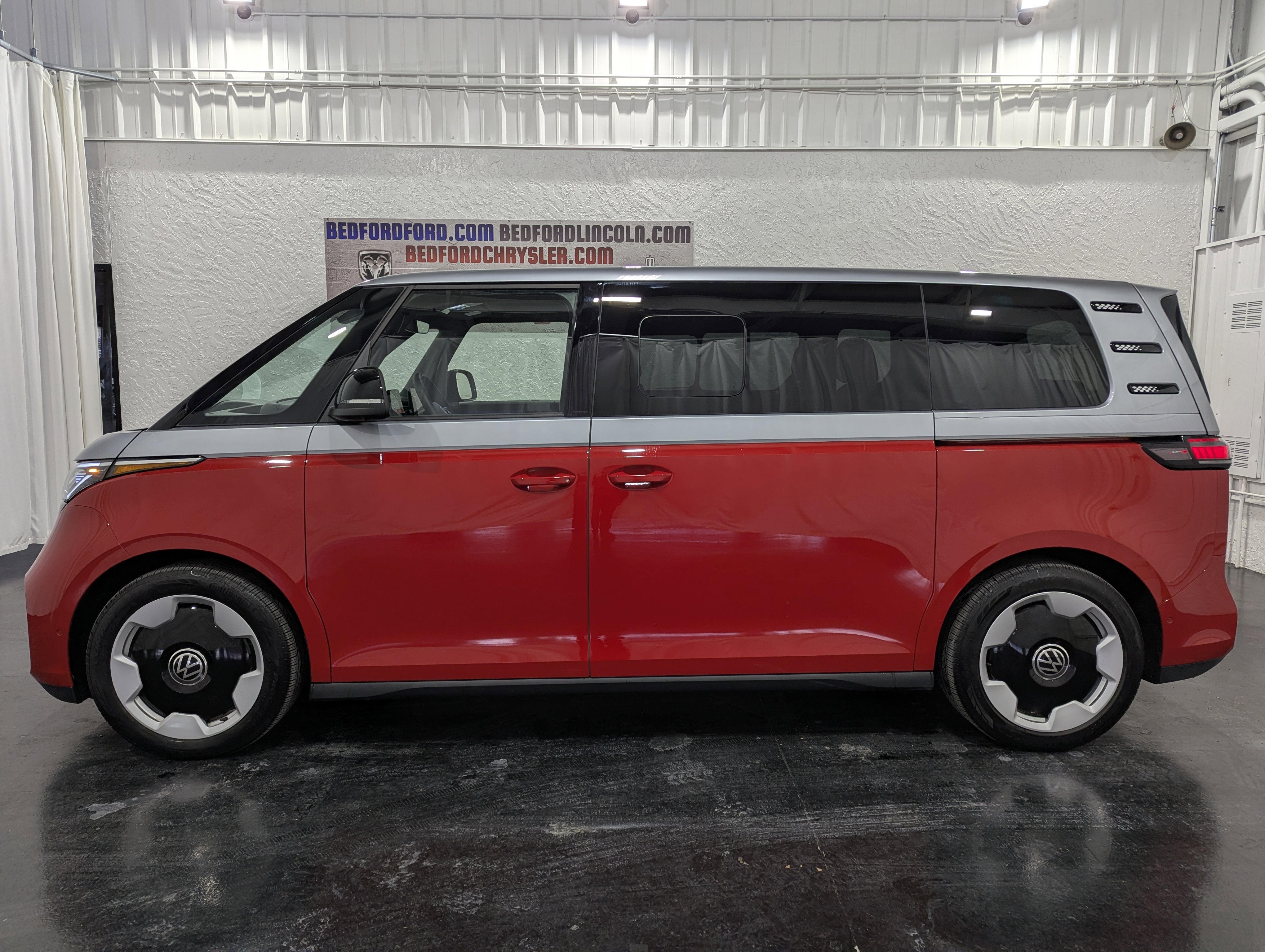 2025 Volkswagen ID. Buzz Pro S Plus 4MOTION