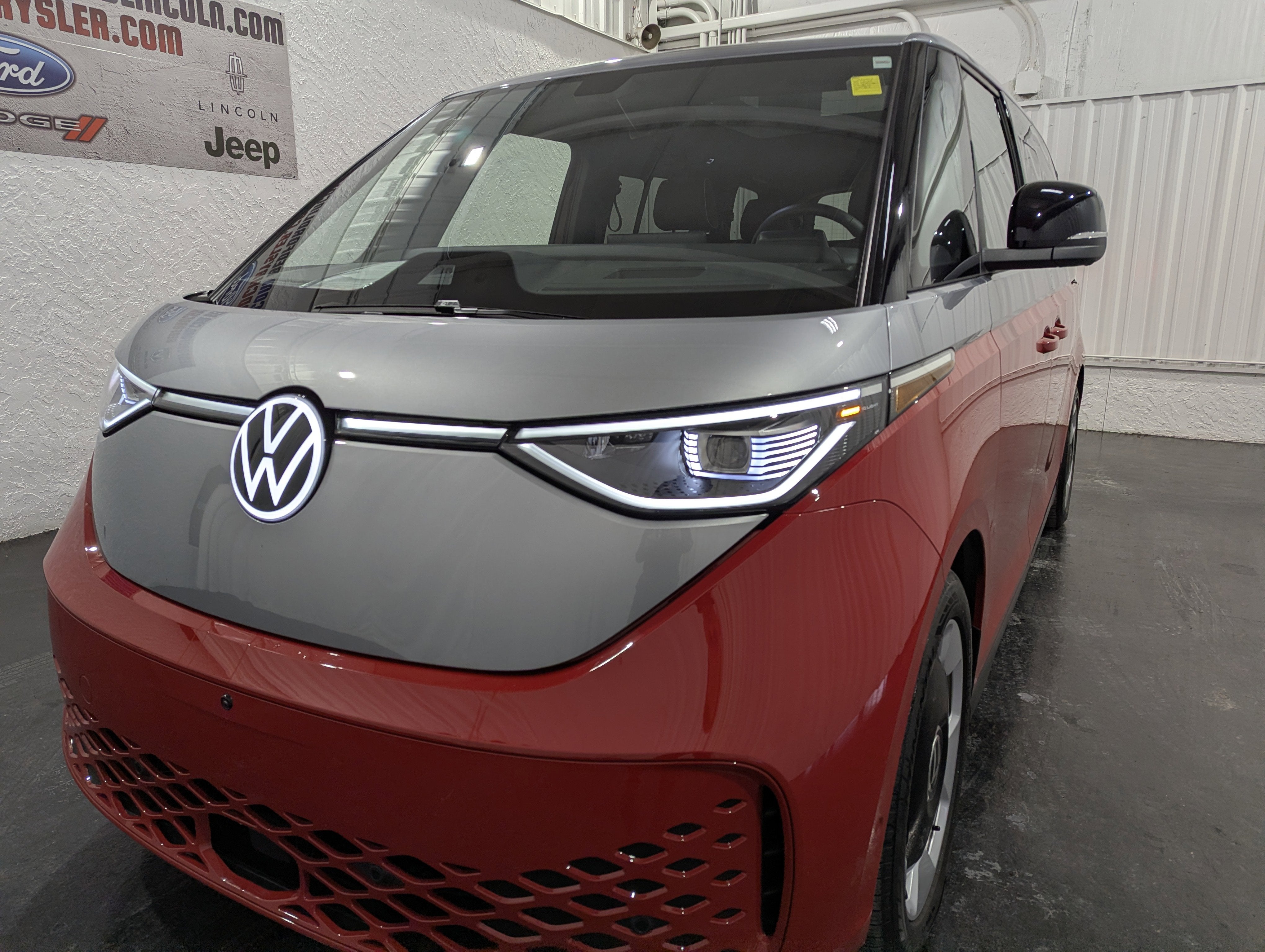 2025 Volkswagen ID. Buzz Pro S Plus 4MOTION