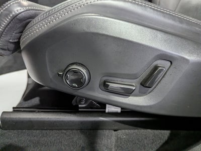 2023 Volvo XC60 Ultimate Dark Theme AWD