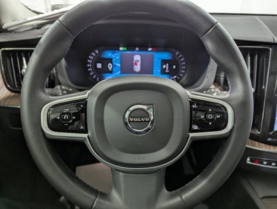 2023 Volvo XC60 Ultimate Dark Theme AWD